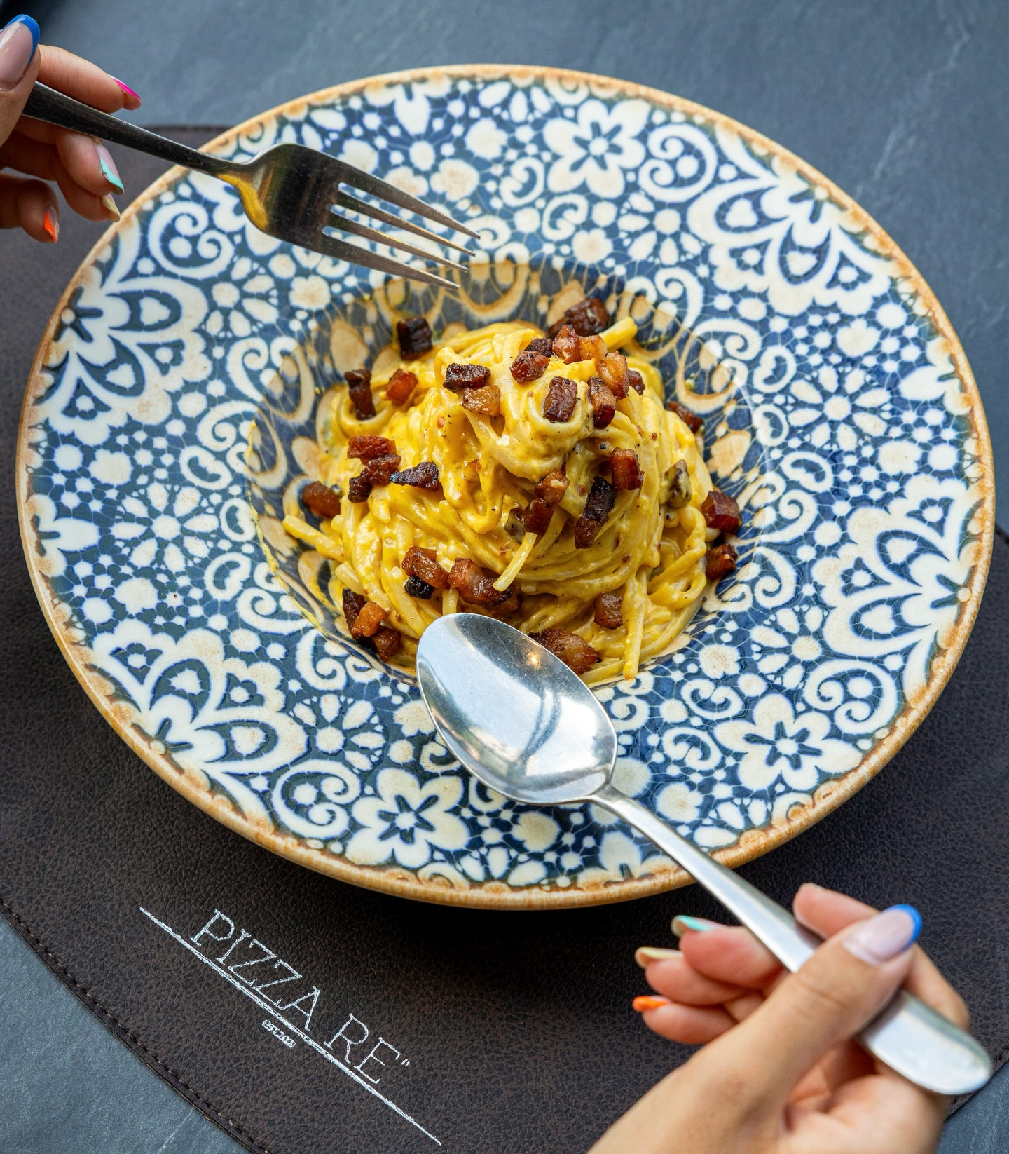 Naši gosti često ističu nakon što probaju Carbonaru, da bolju nisu jeli… Posebnu pažnju posvećujemo njezinoj kremoznosti, ali preporučamo da ju isprobate i javite nam svoje dojmove! ☺️
📍Jaruščica 9, Zagreb
#pizzare #carbonara #rucak #vecera #arenacentar