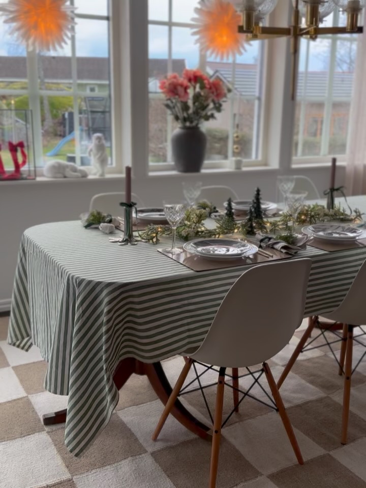 I fredags inleddes julfestligheterna här hemma med en jullunch tillsammans med ett gäng kvinnliga företagare - så mysigt att få duka och fylla huset med människor! ⭐️ I eftermiddag väntar lite julbak 🍬
Hoppas ni har en fin 3:e advent 🕯️🕯️🕯️ ✨