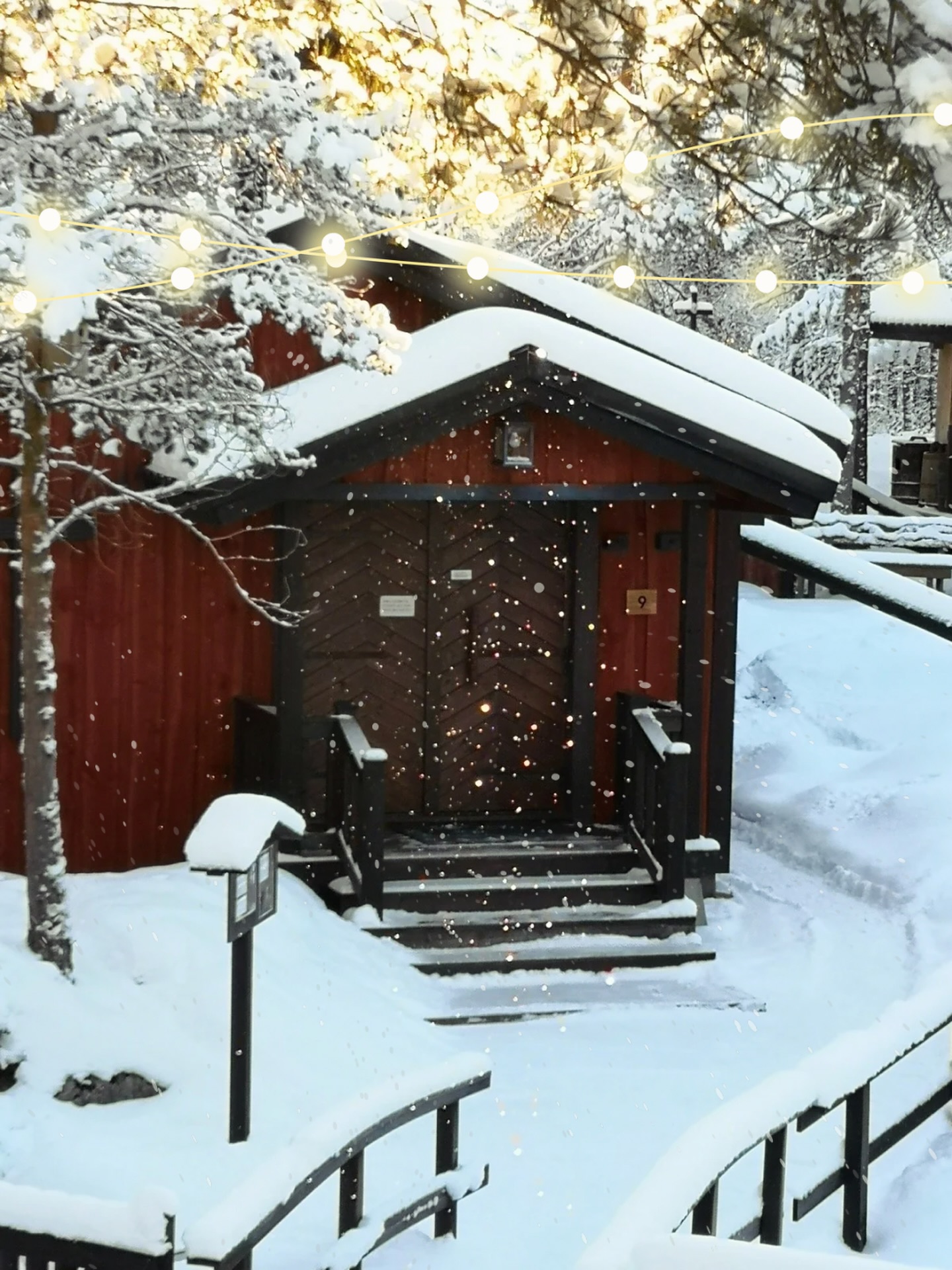 🇸🇪 God jul och gott nytt år! 🎄✨Nanoq håller stängt 22.12–7.1, med undantag för evenemanget Portalen av Hjärtljus den 28.12 kl. 14–16. Verksamhetsledaren är frånvarande under januari, och museets ärenden sköts då av styrelsen. Svarstiderna kan därför vara längre. Tack för er förståelse 💙
🇫🇮 Hyvää joulua ja onnellista uutta vuotta! 🎄✨ Nanoq on suljettuna 22.12.–7.1., paitsi tapahtuman Portalen av Hjärtljus aikana 28.12. klo 14–16. Toiminnanjohtaja on poissa museolta tammikuun ajan, jolloin museon tehtäviä hoitaa hallitus. Vastausajoissa voi tällöin esiintyä viivettä. Kiitämme ymmärryksestä 💙
🇬🇧 Merry Christmas and a Happy New Year! 🎄✨ Nanoq will be closed 22 Dec–7 Jan, except for the event Portalen av Hjärtljus on 28 Dec, 2–4 pm. The museum director will be away during January, and museum matters will be handled by the board. Response times may therefore be longer. Thank you for your understanding 💙