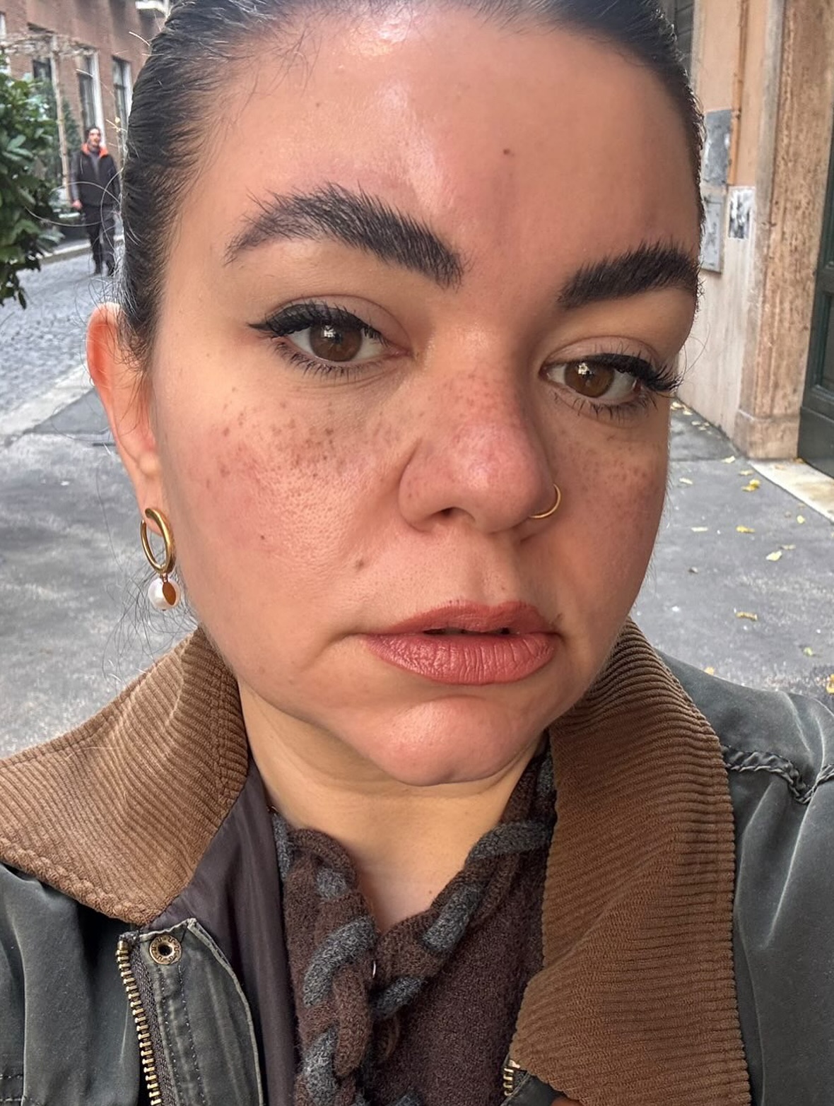That’s why I call it ART🧑🎨
Faux Freckles S+ behandeling. De plaatsing van de sproetjes staan zo mooi in haar gezicht (al zeg ik het zelf). Tijdens de behandeling kijk ik altijd goed naar je gezicht features: ik speel zoveel mogelijk met de contouren van je gezicht. Echt maatwerk dus 💖
#fauxfreckles #pmu #tattooartist #sproetjes #freckles #tattooedfreckles #frecklestattoo