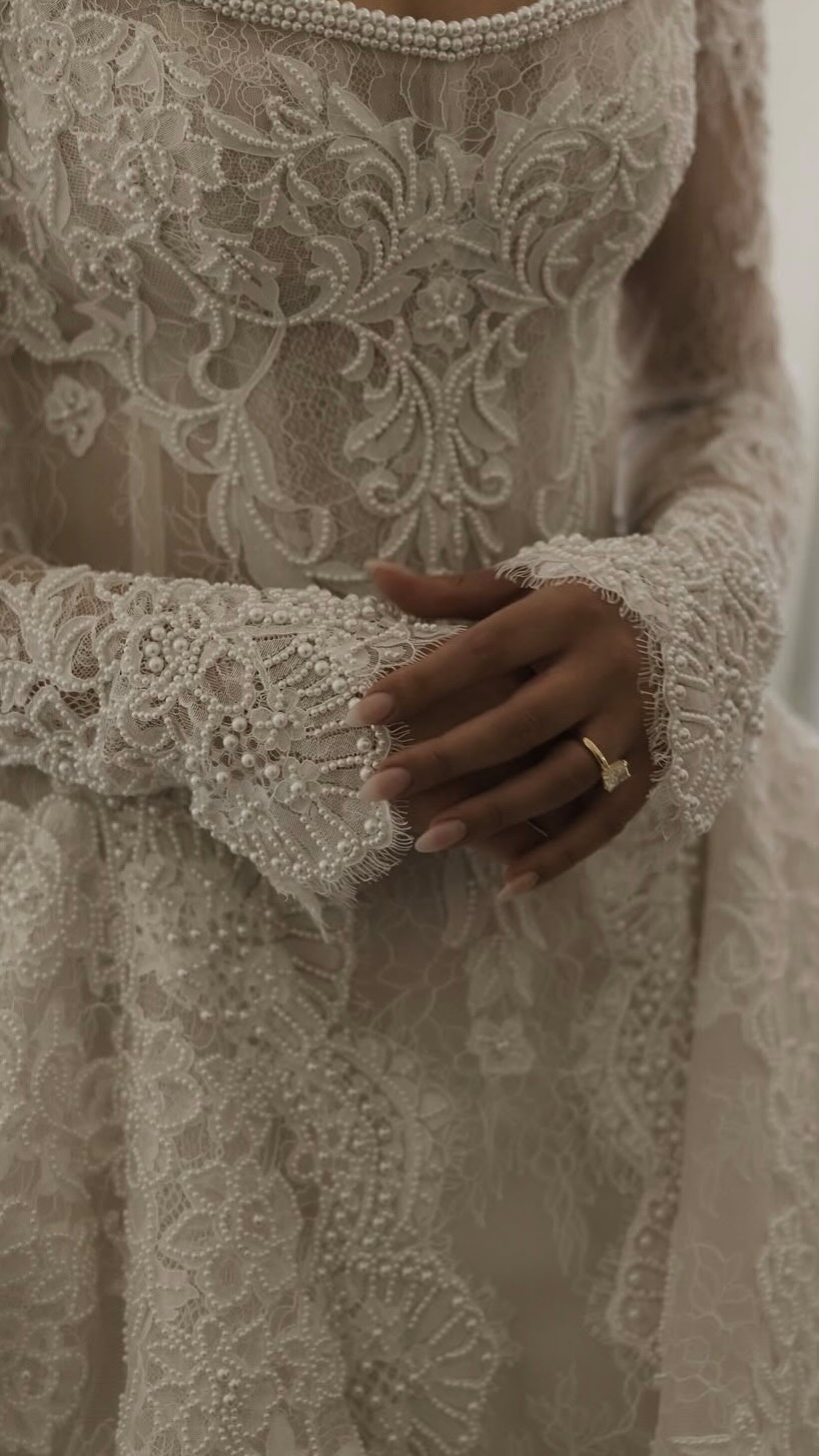 pov: itâs finally your turn to be the Brideđ¤đď¸âď¸
Still swooning over this dreamy shoot day, the perfect inspo for a Winter Brideđ¤
Dress: @enzoani at @amore.brides
Venue: @byrebarnkent
Content Creation: @socialbridesuk
Cake: @prettypetalcakeco
Suits: @wellsuitedltd
Hair & Makeup: @bridal_artistry_co
Stationery: @by_blossom_wedding_stationery
Tableware: @blacksaucerstableware
Chairs: @canterburycateringhire
Models: @jadeandjake_
Rings: @kingsdownrings
Veil: @rebeccaannedesigns
Styling props: @allinoneevents24
#wedding#weddings#weddingdress#weddingdresses#bride#brides#bridal#bridalgown#bridalgowns#bridalboutique#bridetobe#weddingplanning#sayyestothedress#isaidyestothedress#isaidyes#kentbride#kentbridal#kentbrides#canterbury#canterburykent