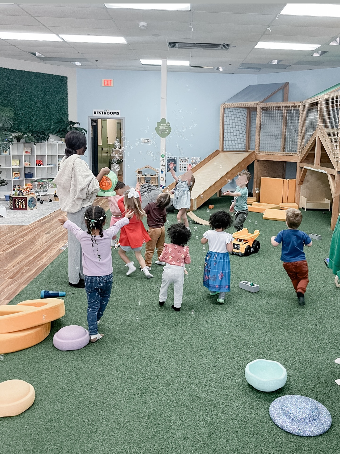 As we wrap up the end of the year at Little Leaf, our hearts are full thinking about all the giggles, tiny milestones, play, and sweet moments shared we’ve shared with your families along the way 🤍🌱
We’ve got a couple of fun events this week. Book your next play session at www.LittleLeafPlayStudio.com