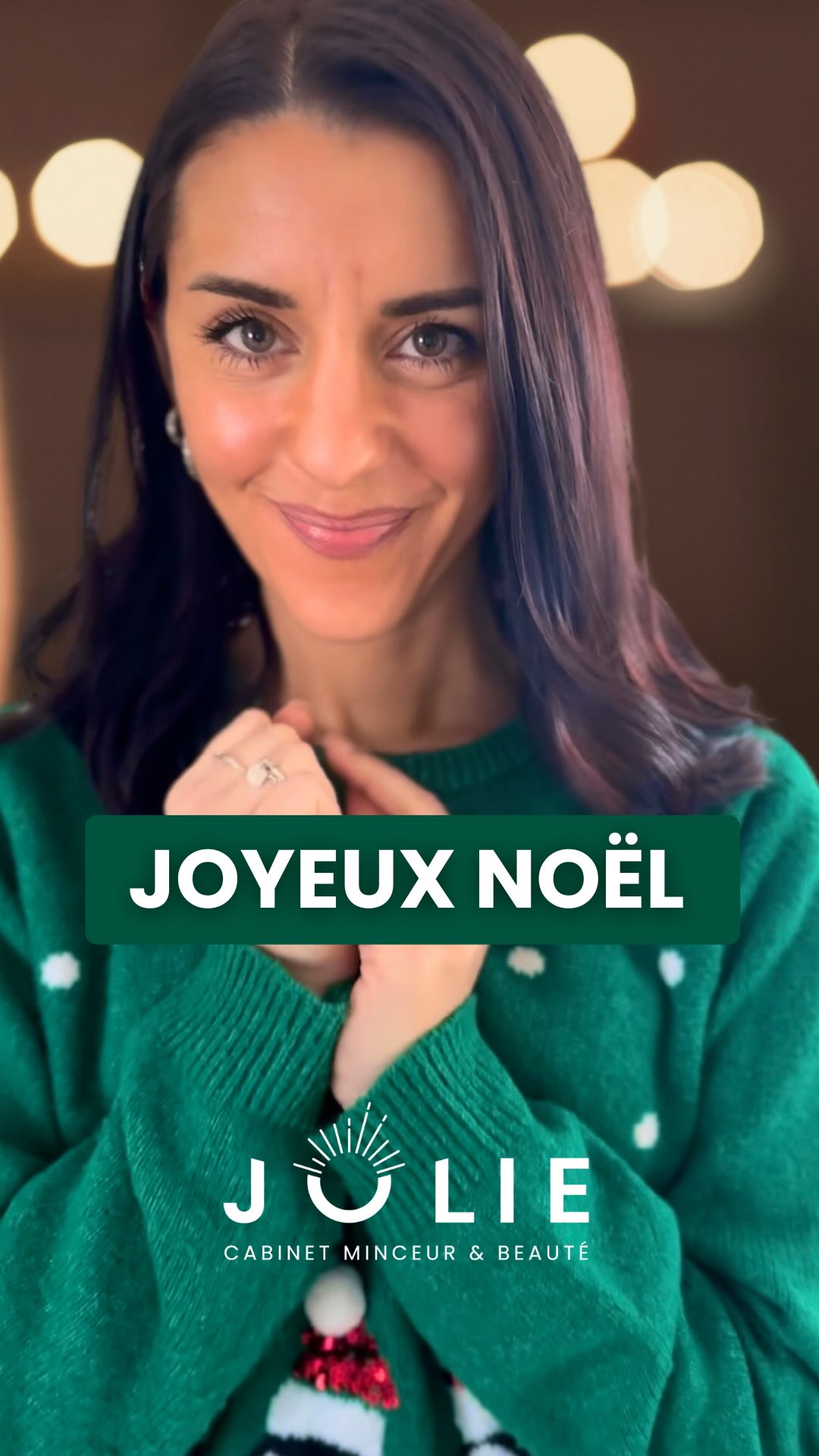 ✨ Joyeux Noël ✨
Aujourd’hui, je n’ai qu’une chose à te souhaiter :
de la douceur, du réconfort et des moments vrais.
Que tu sois entouré(e) ou au calme, que cette période soit légère ou plus chargée émotionnellement, sache une chose : tu fais de ton mieux, et c’est déjà beaucoup 🤍
Profite, savoure, partage, respire.
Les repas, les rires, les souvenirs… tout compte.
Il n’y a rien à compenser, rien à rattraper, juste des instants à vivre.
Merci d’être ici, de me suivre, de me faire confiance.
Cette communauté est précieuse, et toi aussi.
🎄 Joyeux Noël à toi et à ceux que tu aimes 🎄
Je suis Julie, experte minceur & fondatrice du Cabinet JOLIE basé à Brive (19). Sur ce compte, je t’apprends à mincir sans régime, à te réconcilier avec la nourriture et à obtenir des résultats visibles, sans frustration.