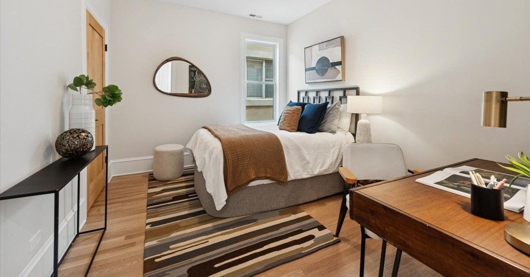 Neutral doesn't have to mean boring! With pattern + layers, this bedroom has plenty of visual interest ✨ #chicago #chicagorealestate #havenhomestager #chicagohomestaging #stagingworks #stagingsells #staging #homestaging