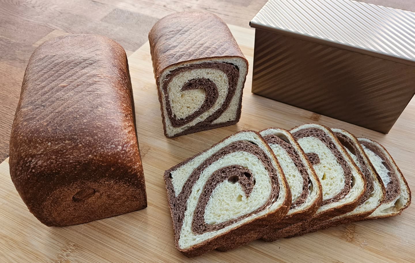 I’m kind of obsessed with my Pullman loaf tin… and naturally with my zebra brioche,which cannot be missed from our table. The sugar-free cocoa gives it such a gorgeous twist.
Soft, buttery, and melting in your mouth, pure perfection. 🧈🍞✨
#bakedbythevarga #brioche #homemadebread #pullmanloaf #bakersofinstagram #breadlover #fromscratch #softbread #bakinglove #breadbaking #foodphotography #instabaker #homebaker #foodie #comfortfood
