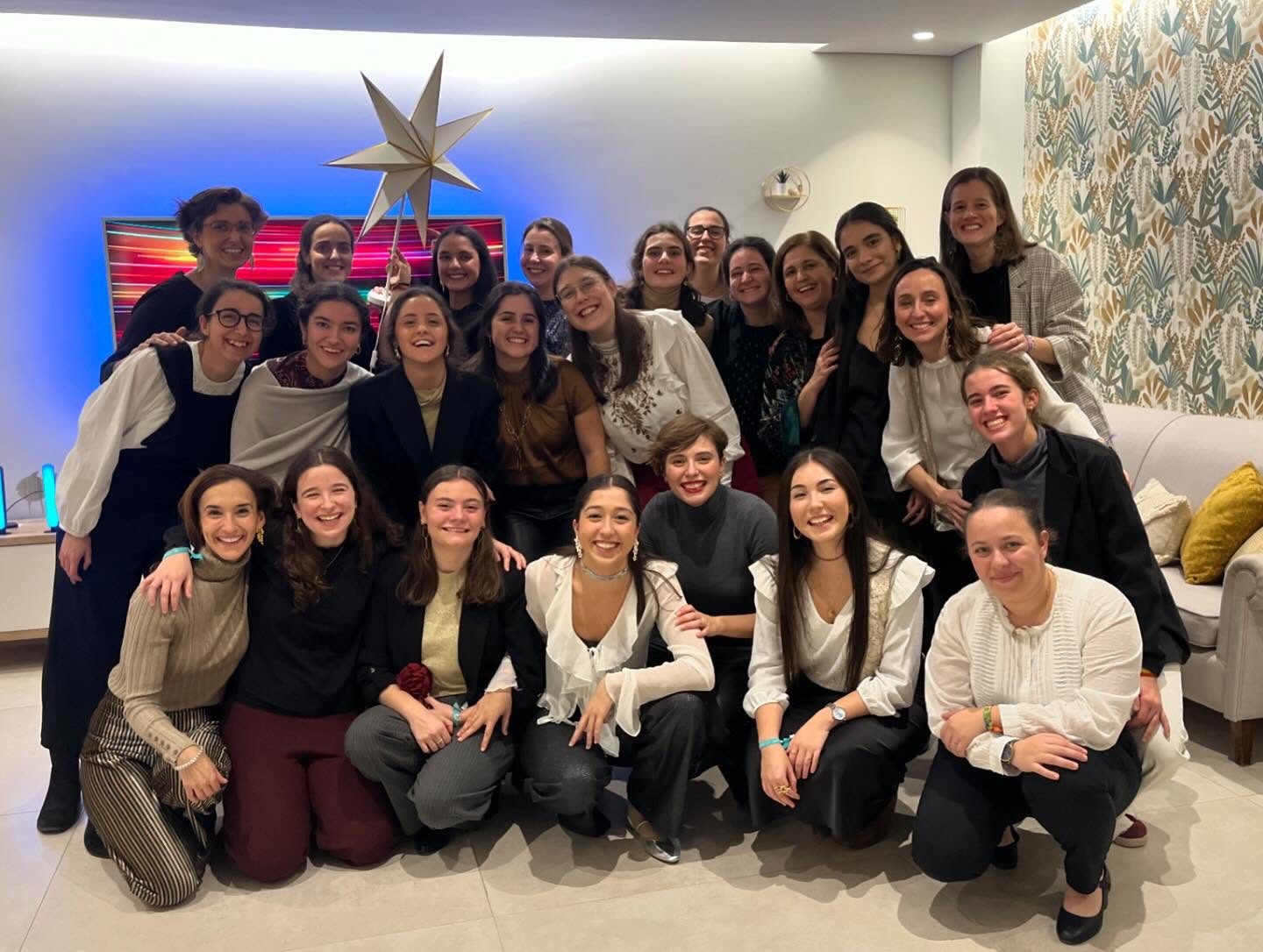 La cena de navidad es siempre un acontecimiento muy esperado… ¡qué no te extrañe! Nos lo pasamos siempre genial🤩
NAVA EQUIPO!!!