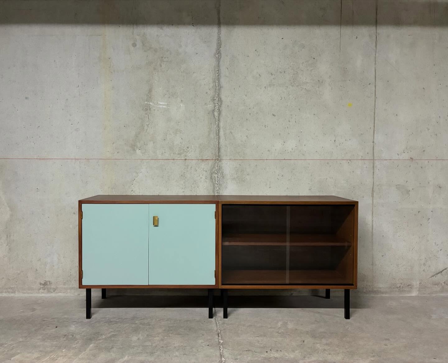 Enfilade moderniste Antoine PHILIPPON & Jacqueline LECOQ #meublemoderniste #enfilademoderniste #enfiladevintage #enfiladeteck #buffetvintage #antoinephilippon #jacquelinelecoq #philipponlecoq #annees60 #meublevintage #brocante #brocanteenligne #vintage #decovintage #vintageaddict #midcenturyhome #midcenturydesign #instabroc #instadeco #instadecor #secondeviedesmeubles #secondemain #lyon #decolyon #lyonnaise #igerslyon