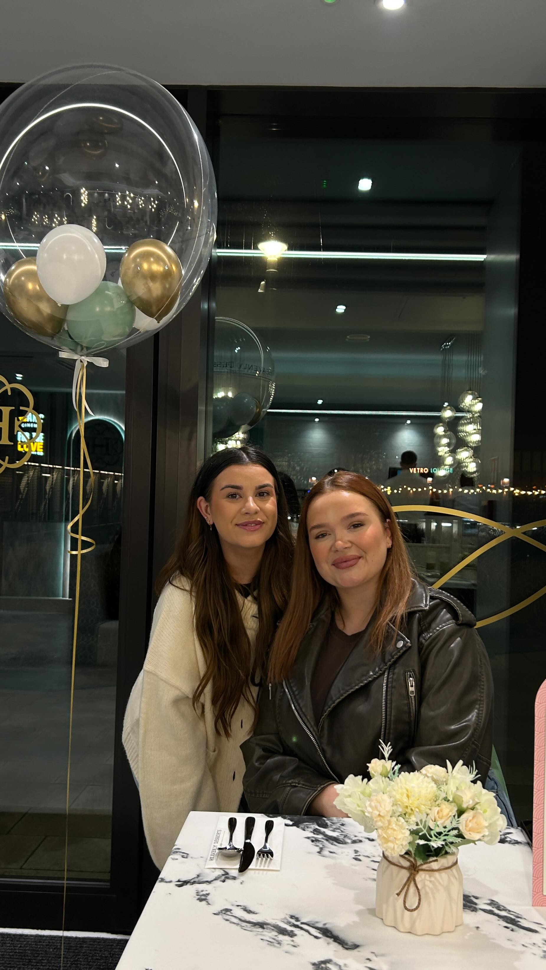 Craving a little bit of everything? Heavenly Desserts has you covered 🤤
Dessert tapas = the perfect way to try abit of everything.💕
Visit your closest store and let us know which one you pick first! ✨