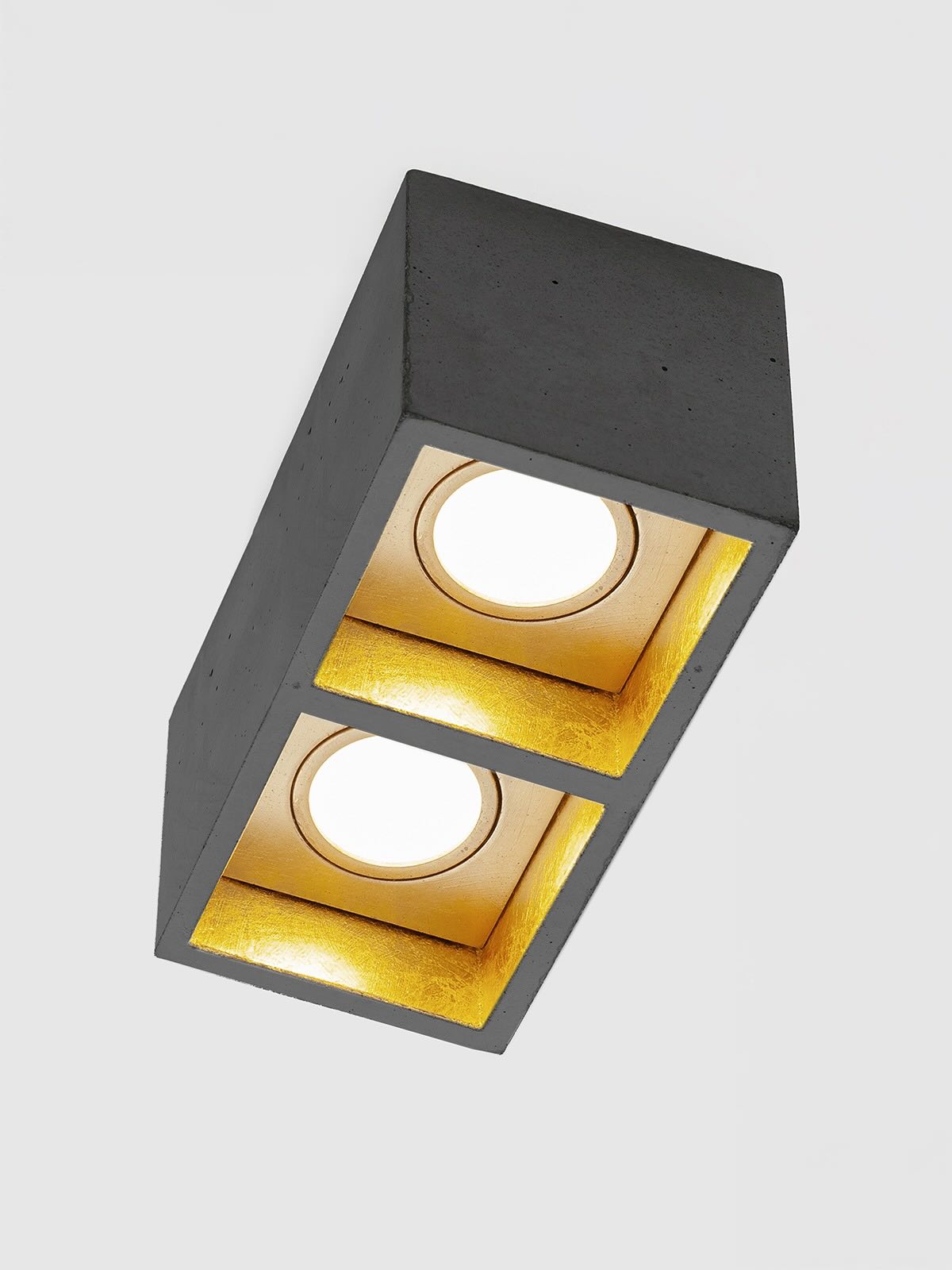 Uued Gantlights betoonist B7² & B7³ Spotid — kui vorm ja valgus sulanduvad üheks.
Selged jooned, kompromissitu valguskvaliteet ja muljetavaldav eredus.
Minimalistlik disain, mis toob ruumi sügavuse, kontrasti ja ajatu puhtuse.