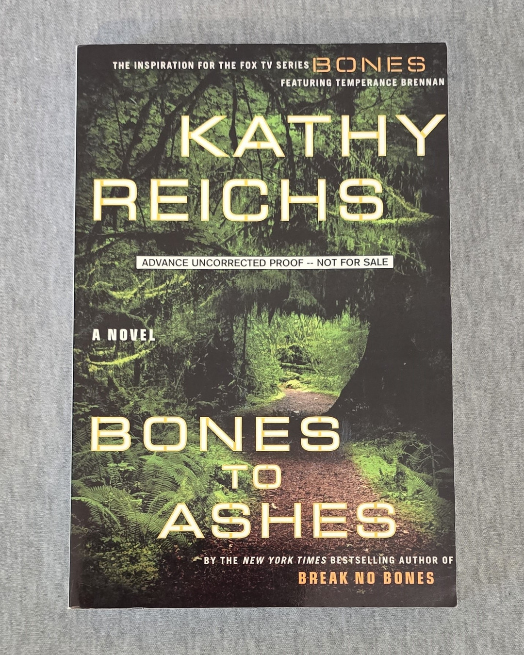 📚 This advance uncorrected proof of Bones To Ashes offers an early look at Kathy Reichs’ forensic world, following Temperance Brennan as she digs into a long-buried disappearance. Makes a great gift this holiday season. TiltedBooks.com.
#KathyReichs #BookLovers #temperancebrennan #crimefiction #thrillerbooks #uncorrectedproof #TiltedBooks
