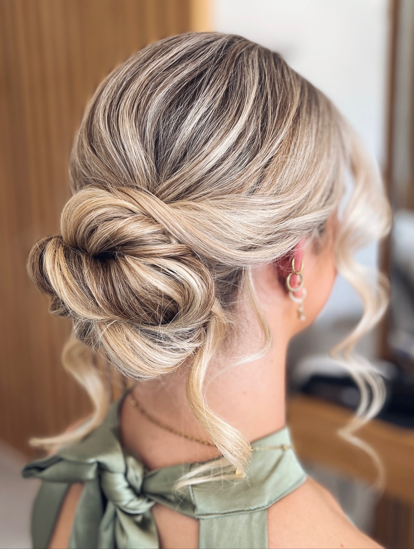 Bridesmaid Inspiration 💫
Bridesmaid hairstyles that photograph beautifully and last all day!
From soft updos to relaxed half ups, something for every bridesmaid 🤍
Swipe for inspo ✨
.
.
.
@milkshakehairuk @redkenpro @prostylinguk @kykhaircare @colorwowhair @got2b
#bridalhairstylist #ukbridalhairstylist #bridetobe #weddingday #bridalhairstyle #bridesmaidhair #bridalparty #bridemaids #weddinghair
