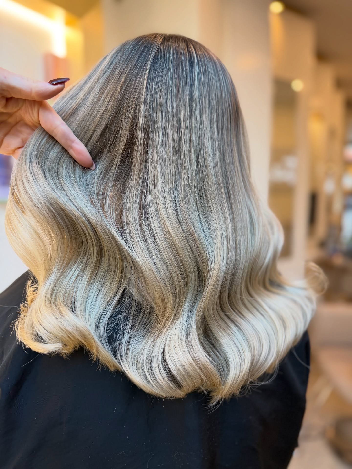 the beginning of the december rush 🤩🥰
balayage and good cut all ready for the festivities 🎄 swipe for before ⬅️
i still have a few appointments left over december! use the link in my bio to book in 🫶🏼
🌟complimentary colour + extensions consultations are available this week! consultations are required for new clients 48 hours prior to colour appointment🌟
service 🤩 full head balayage, root smudge, toner, cut, blow dry and styling 🤩
💰 £185
based 📍- @gallagherandwashington 27 Dovedale Road, L18 5EP
📱enquiries - contact button + DM
📱book - link on profile
products used -
@lorealpro @lorealuki @loreal @lorealpro_education_uki @rosieoconnorprohair
@salonsdirect @sallyserskineliverpool
@beautylaunchpad
@hairdressersjournel
i don’t edit my pictures 📸
~
#hairbylucyansboro #studioluxe #studioluxeliverpool
#beautylaunchpad #hairdressersjournal #lorealcolourspecialist #liverpool #liverpoolhair #colourspecialist #blondespecialist #balayagespecialist #liverpoolhairspecialist #liverpoolbalayage #bohoblondetechnique #iambohoblonde #transformationtechnique #balayagetransformation #blondetransformation #extensions #liverpoolhairextensions #fallhair #warmbrunette #hairtransformation #beforeandafter #livedinhair #glossyhair