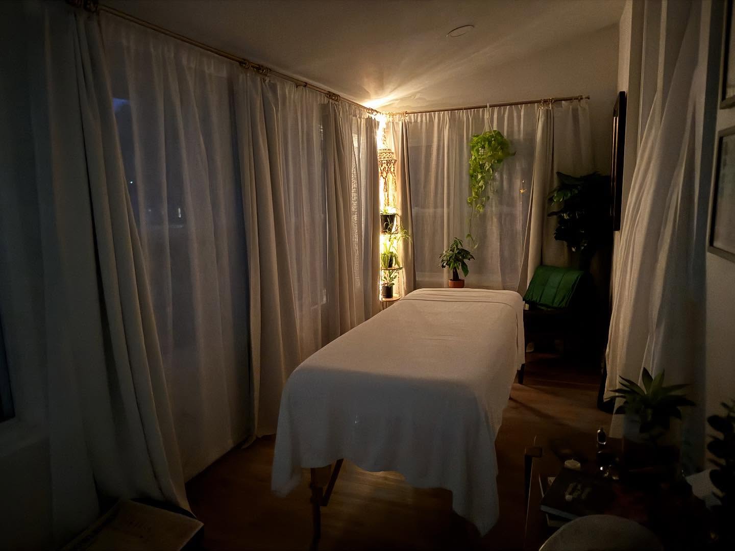 ✨ Reiki is an evidence-supported energy practice that promotes relaxation, nervous-system regulation, and emotional balance.
🧘♀️ In each session, I assess the chakras, support energetic alignment, and offer intuitive insights that help you understand what your body and spirit are communicating. This can be done remotely/virtually (distance Reiki) or in person.
🌿 My space is designed to help you feel centered, supported, and restored - feel free to ask questions or book a session here, via DM, or through my website (link in bio).
⠀⠀⠀⠀⠀⠀⠀⠀⠀⠀
#ReikiHealing
#ChakraAlignment
#EnergyBalance
#HolisticHealing
#ReikiSession