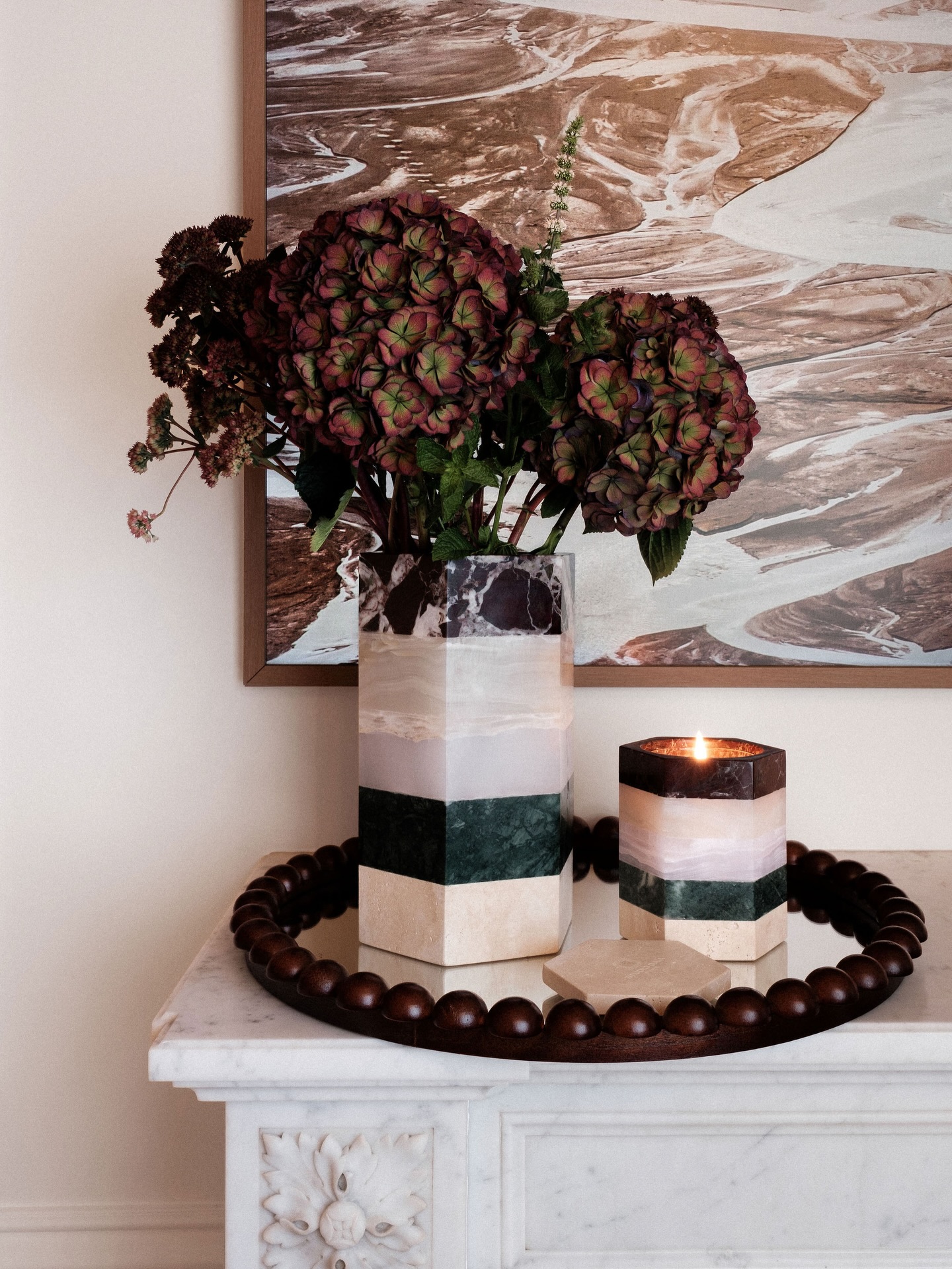 Dernière ligne droite pour vos cadeaux de Noël 🎁✨
Nos vases en pierres naturelles sont disponibles dans nos trois harmonies signature.
Retrait possible directement au showroom Paris 16e,
et livraison dès le lendemain pour vos urgences beauté.
Studio Gaïa • objets sculpturales, pensés pour durer.