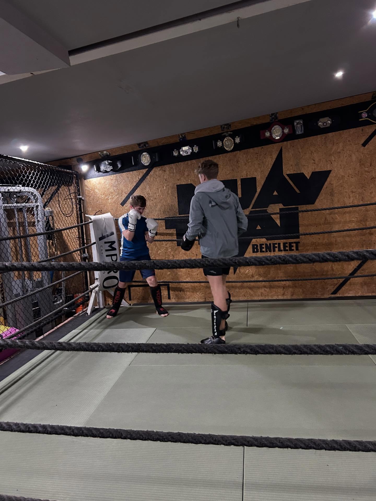 @lenjef30 being put through his paces this morning with @jensonjones_muaythai this morning 🥊🥊🥊🥊