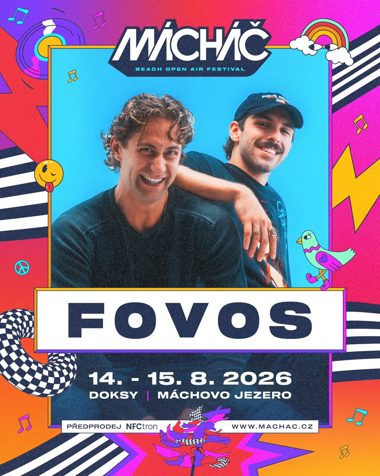 S radostí odkrýváme první potvrzené jméno pro Mácháč 2026. A začínáme rovnou zostra.⚡️Na pláž Máchova jezera dorazí @fovosmusic , dravé DJské a producentské duo z Nového Zélandu. 🇳🇿
Mario a Lorenzo z Aucklandu si razí vlastní cestu na hranici mezi technem a tech housem. Jejich zvuk je temný, nekompromisní a nasáklý DNA devadesátkového ravu i syrových undergroundových parties. Očekávej dark atmo, špinavé basové linky a brutální synťáky, které už podpořili jména jako Armin van Buuren, Tiësto, Hardwell nebo Diplo.
FOVOS pravidelně rotují v Beatport Mainstage žebříčcích a vydávají na labelových stálicích, mezi které patří Revealed Records, Clubwrk, Warner Music Group nebo Ultra.
Mácháč 2026 otevírá novou kapitolu -> neonovou, energickou, trochu snovou a hlavně vaši. A FOVOS je první dílek, který do téhle nové mozaiky zapadá dokonale.
🎫 Lístky v aktuální vlně najdete na tickets.machac.cz