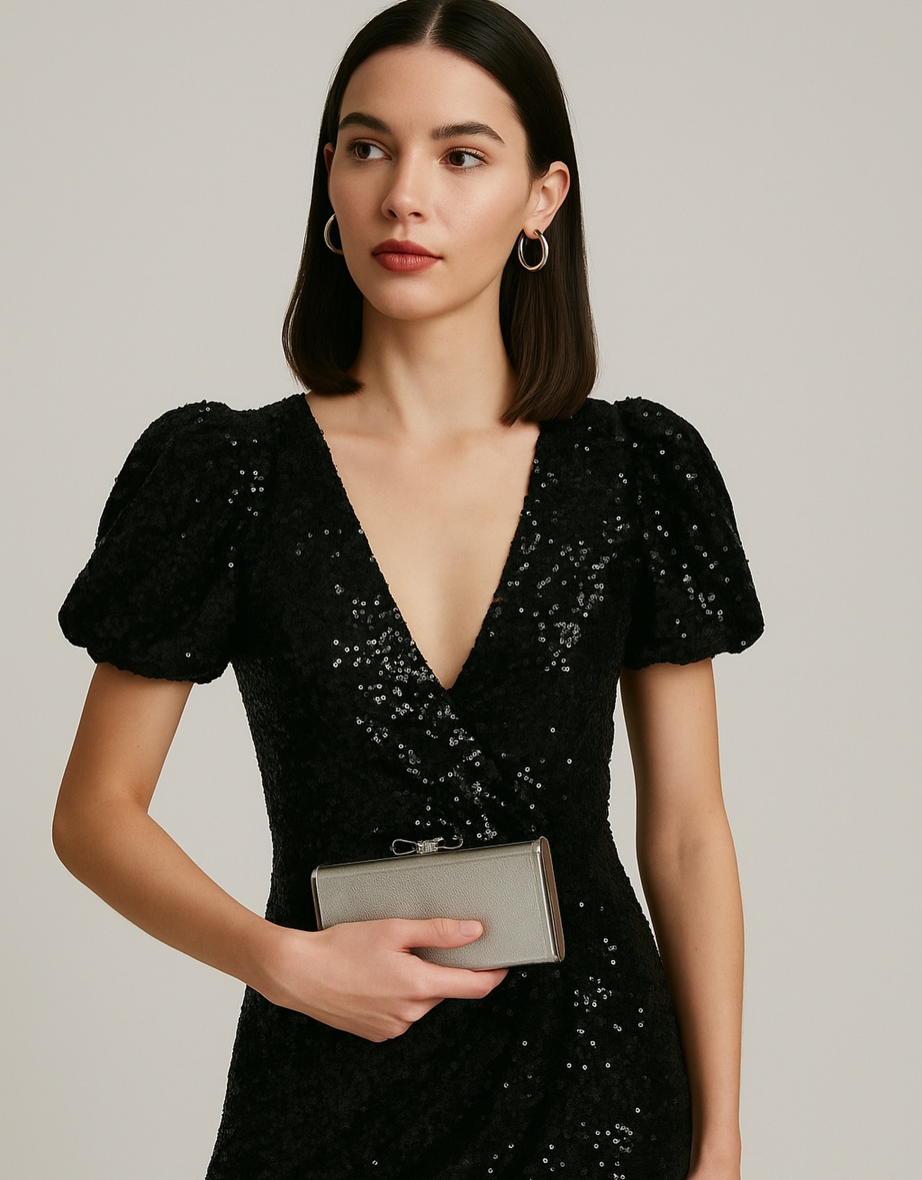 ✨ Timeless elegance in silver. The Annie Handbags lizard minaudière — where sophistication meets shimmer.
#AnnieHandbags #EveningElegance #MinaudiereMoments