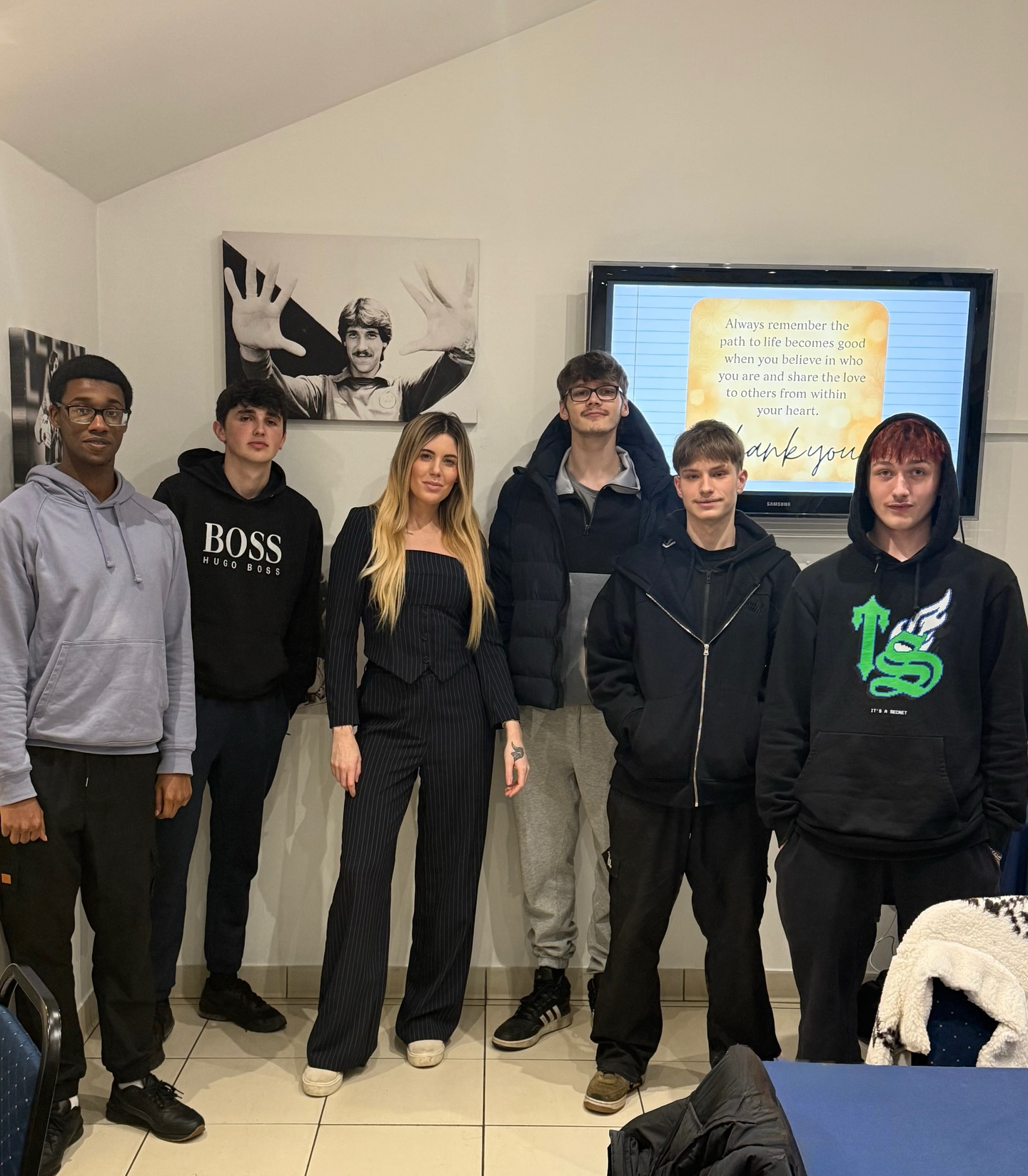 Showing up and participating in workshops takes real courage! I had a fantastic time delivering a leadership role model workshop today with such a wonderful group in Peterborough. We shared some meaningful moments, along with plenty of fun, all surrounded by positive vibes and beautiful energy!
Thanks for joining lads ⭐️ great meeting you all