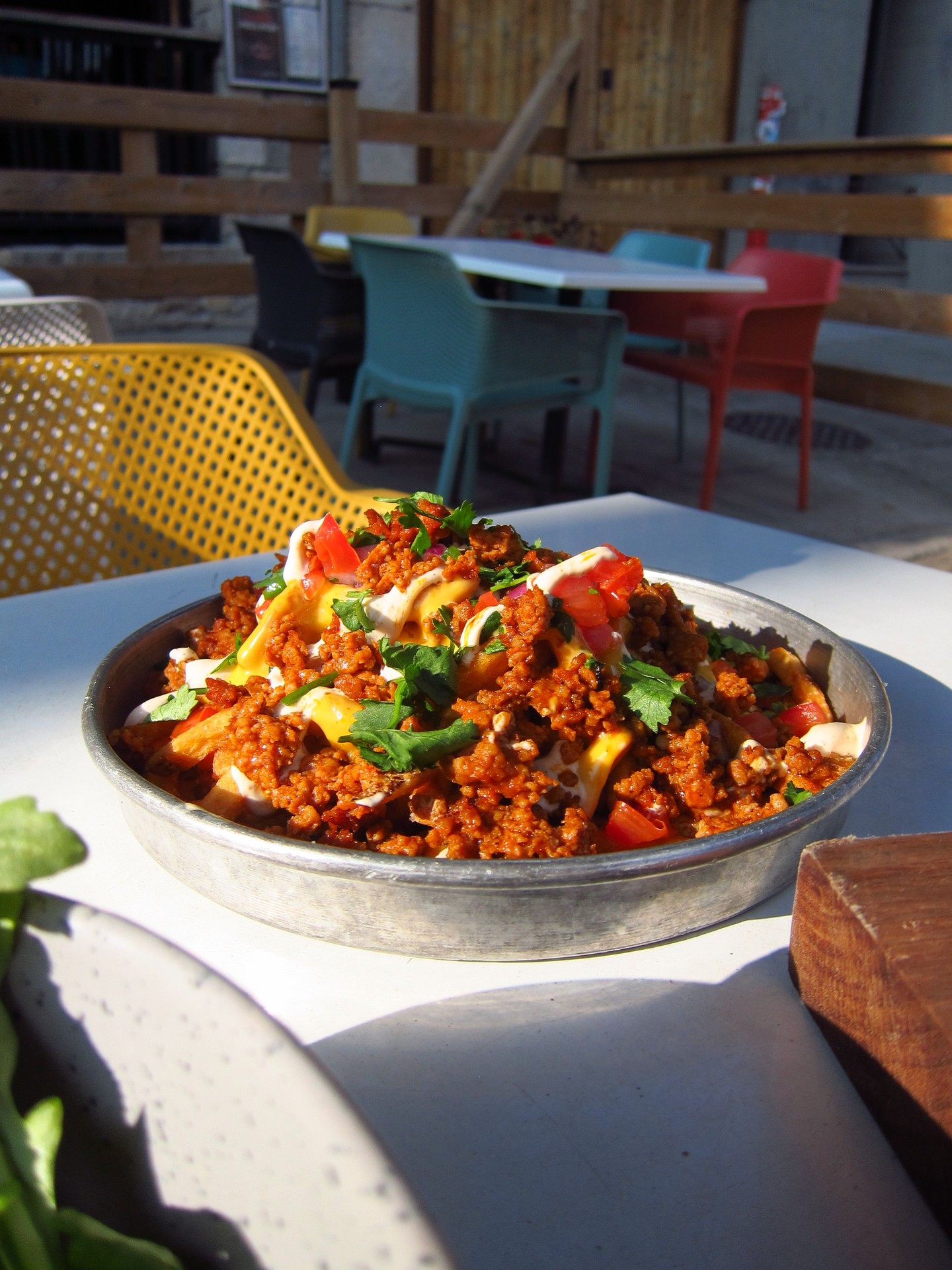 Happy Tex Mex Tuesday! Treat yourself to our Fries Supreme—crispy fries loaded with house queso, pickled chili, green onion, and fresh tomato ❤️