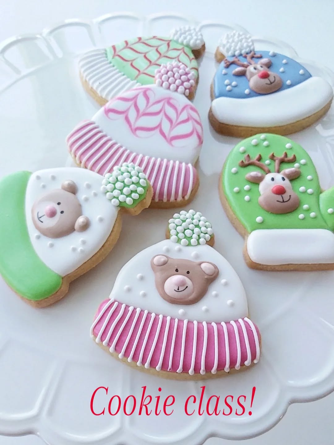 Dec 18th. 6.30pm at @themakery_gah
Near Bradford on avon.
Few spaces left!! Come and have a chilled evening learning a new skill, and take away a beautiful box of Royal iced biscuits, ideal to gift at Christmas. Info and book at @themakery_gah 😘