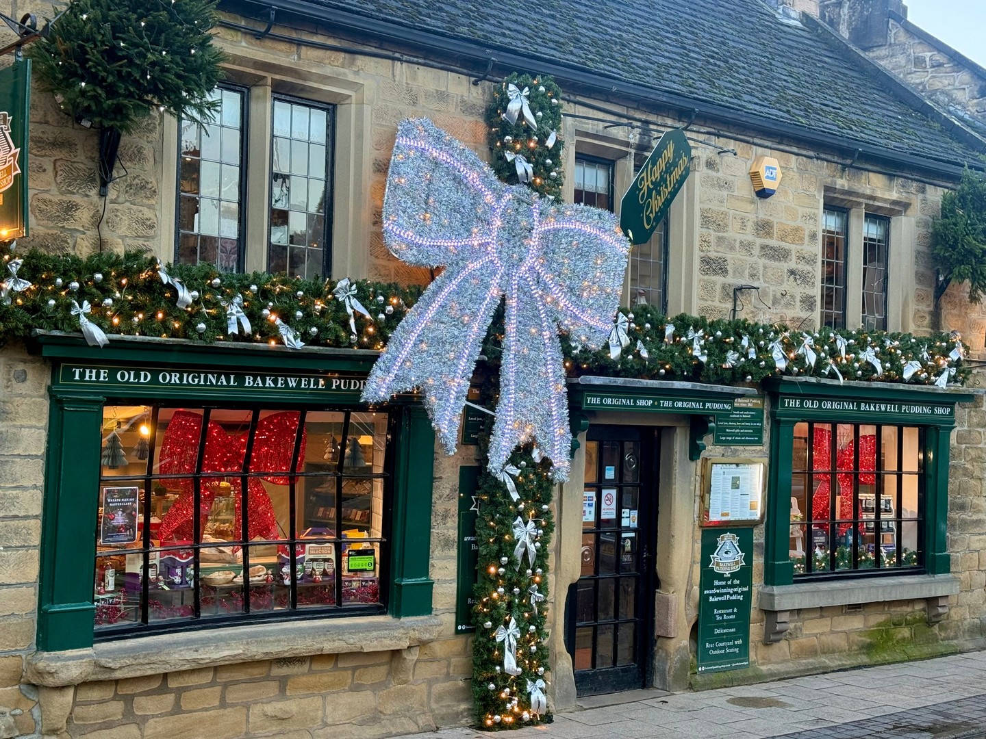 We're here in the centre of Bakewell serving Christmas cheer - alongside plenty of puddings, of course! 🎄🍰
We’re so happy with our decorations this year and humbled by all the kind words from those who stop to admire them.✨️
#bakewellpuddignshop #originalbakewellpuddingshop #bakewell #bakewellpudding #awardwinner #christmasdecorations #visitpeakdistrict #peakdistrict #derbyshire #derbyshirelife #reflectionsmag