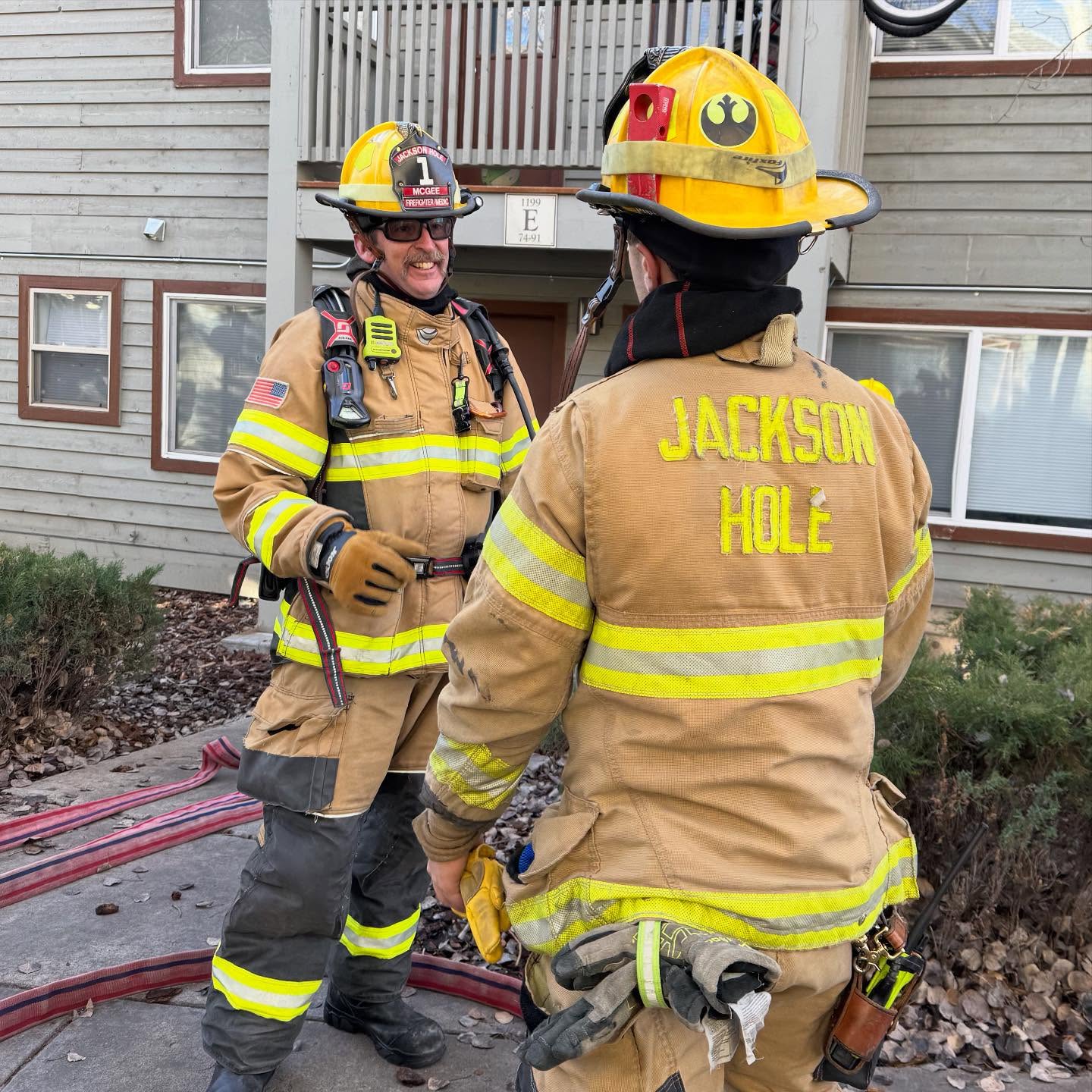We are feeling extra grateful for this crew and our community that helps us stay fit, fed, and ready to react. 🔥
Swipe to check out Hose Deployment Training at @aspen_meadows_jh this past week where the @jh_fire_ems team learned more about the apartment complex and best practices.
#hosedeployment #firefighter #firefightertraining #firstresponders #communitystrong #community #thankful