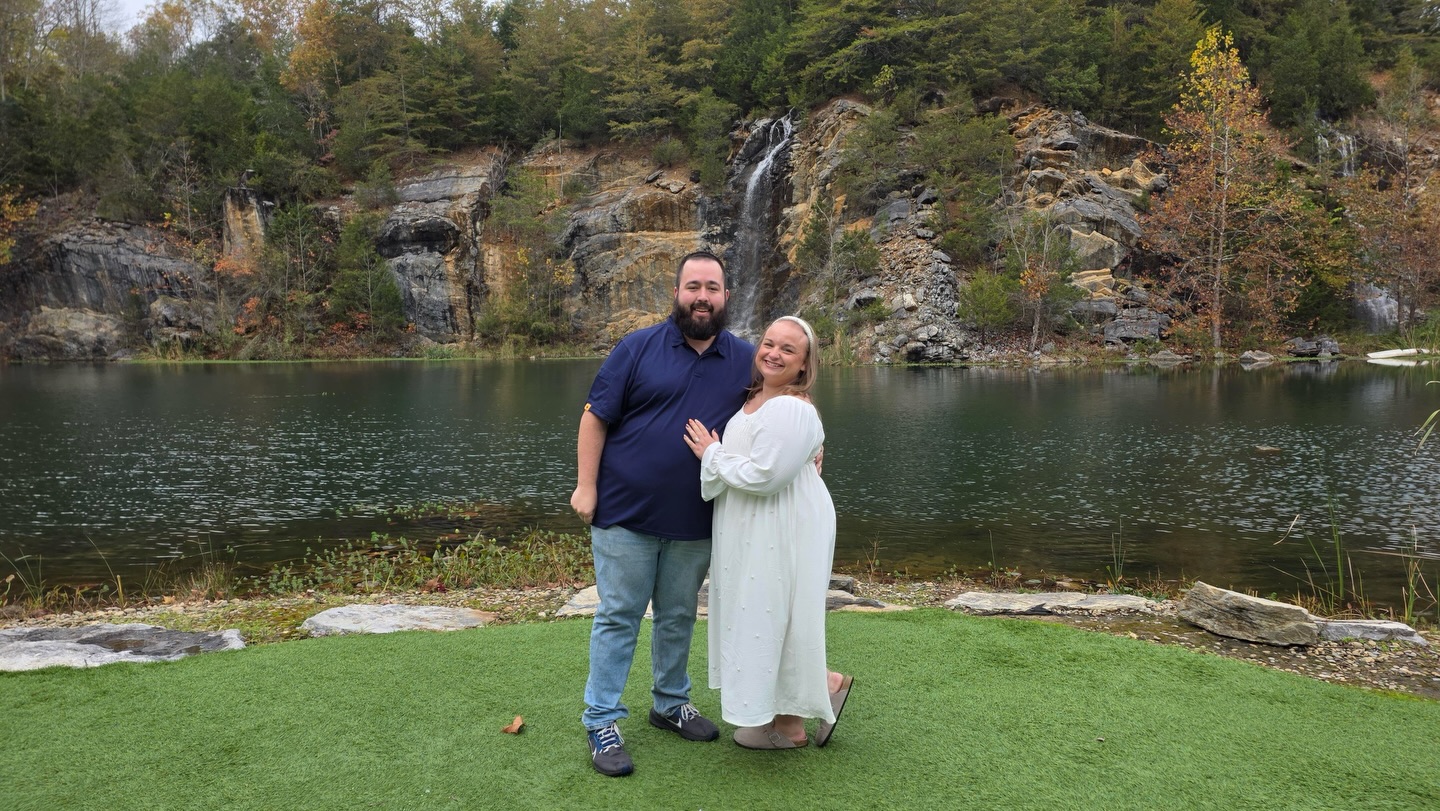 5 Golden Ringssss!
Or just one 1️⃣ gorgeous “She said Yes” Diamond Ring 💍 !
Y’all, help us welcome Allee and her sweet beau to our Wed Knoxville family!
#wedknoxville #smokymountainwinterwedding #knoxvilleweddingplanner