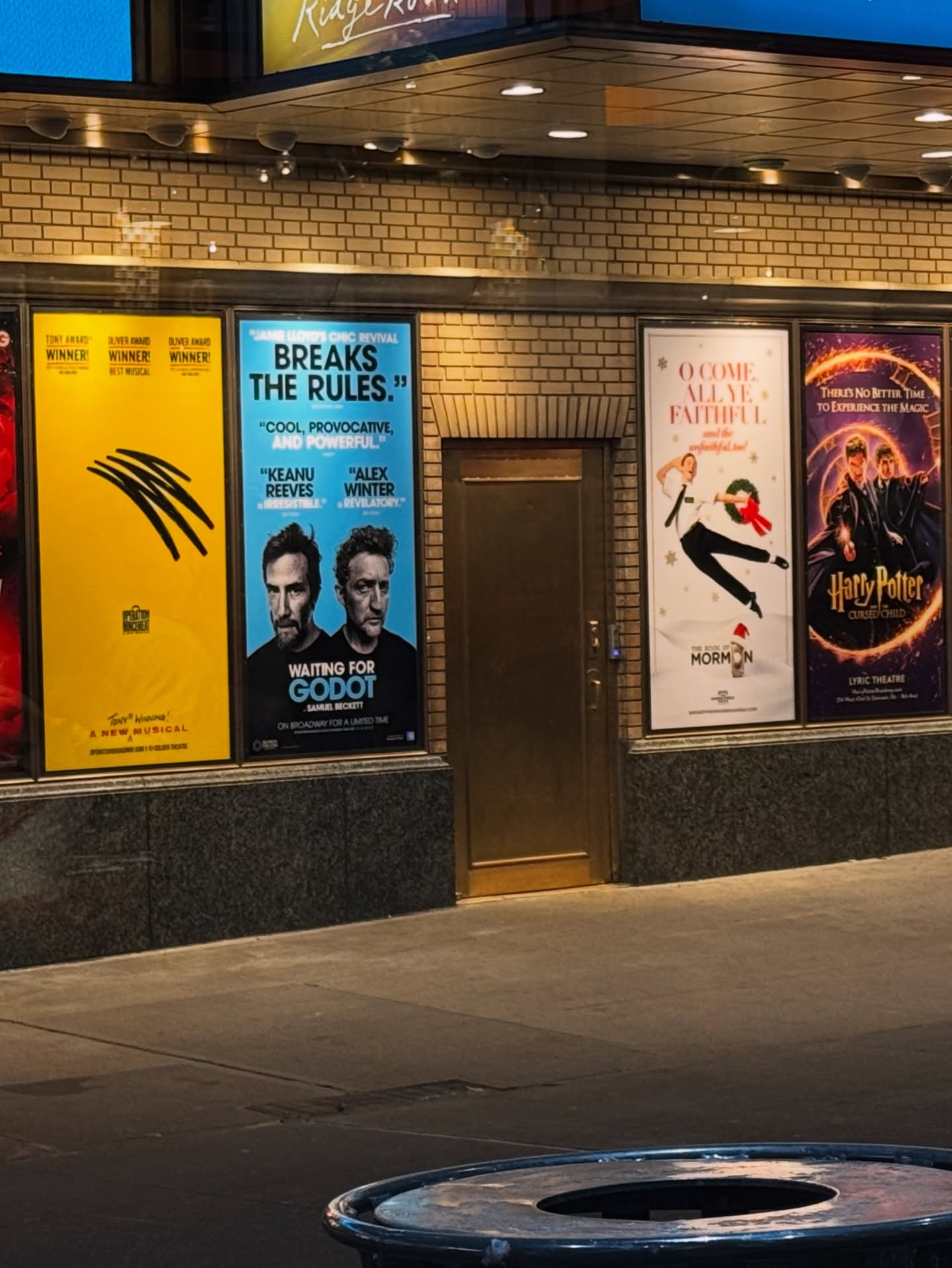 Day 28: I am so grateful for Broadway. The music and stories bring so much giddiness and emotion. @t22felton, and the rest of the @cursedchildus cast were excellent!
#november #daytwentyeight #thankfulchallenge #broadway #play #newyork #harrypotterandthecursedchild⚡️ #tomfelton #grateful #thankful #gratitude #tasteoflife #blog