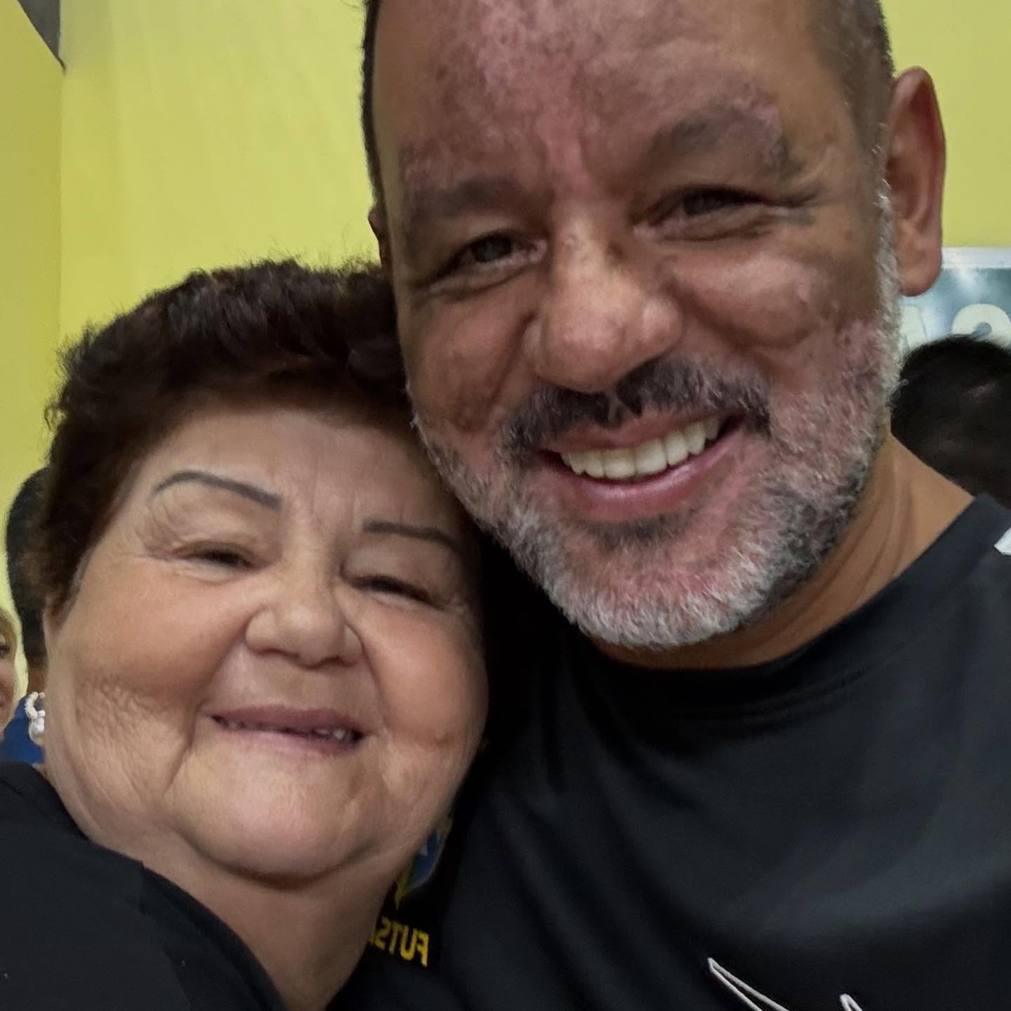 Parabéns para minha Mãe, Dona Rose. Que tenhas muita saúde e que Deus te mantenha a coragem de seguir sempre lutando, sempre foste muito forte e corajosa. Um novo ciclo de vida abençoado.
Felicidades, beijo grande. Te amo ❤️ 🙏
#felizaniversàrio #minhamae