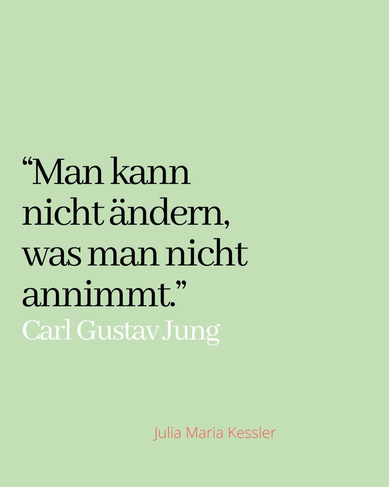 .
Genauso wie man nicht von heute auf morgen alkoholabhängig wird, wird man nicht von heute auf morgen co-abhängig. Es ist ein schleichender Prozess. Und weil man als Angehöriger eines Suchtkranken einfach das tut, was man für zielführend hält, werden co-abhängige Strategien häufig viel zu lange gar nicht als solche erkannt
.
> in Folge dessen nicht hinterfragt
.
> in Folge dessen immer weiter „perfektioniert“
.
Somit ist ein unendlich wichtiger Schritt, die zerstörerische Dynamik eines Suchtsystems zu durchbrechen, anzuerkennen, dass man co-abhängig ist und man mit den alten (co-abhängigen) Strategien keine neuen Ergebnisse erzielen wird. Ganz im Gegenteil!
.
Wenn du dich endlich aus deiner Co-Abhängigkeit befreien möchtest, schau gerne bei meiner Online Akademie vorbei. Hier gibts ab 15. Dezember den ersten Videokurs „Suchtsystem verstehen“.
Link in Bio
.
#coabhängig #coabhängigkeitauflösen #coabhängigkeitverstehen #alkoholiker #alkoholismus #sucht #toxischebeziehung #lebenmiteinemalkoholiker #meinpartnertrinkt #abhängig #abhängigkeit #verstrickungenlösen #emotionalabhängig #carlgustavjung #suchtsystem