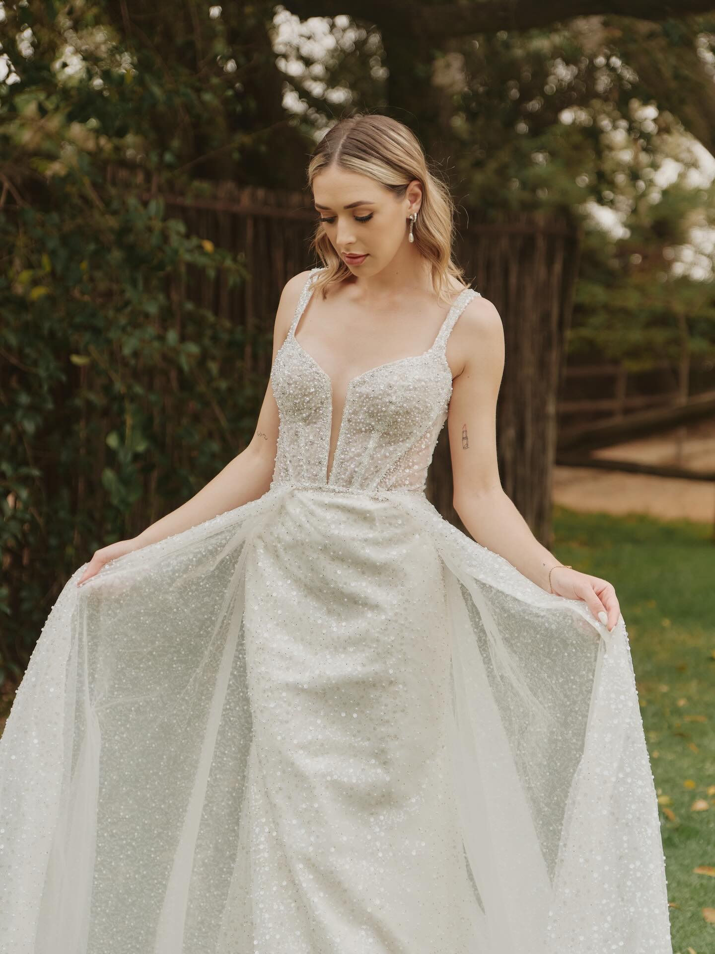 A little sparkle, a little magic, and a whole lot of Christmas romance ✨🎄
Where timeless elegance meets festive glow.
#festive #sparkle #gowndesigner #2026bride #holidays