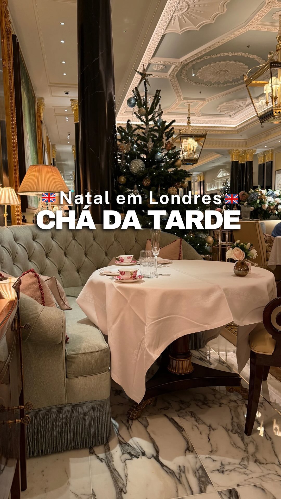 O chá da tarde de Natal no The Dorchester é aquele tipo de experiência que faz você entender por que Londres é sinônimo de elegância. @thedorchester @dorchestercollection
Um dos hotéis 5 estrelas mais icônicos de Londres, o Dorchester transforma essa tradição britânica em um verdadeiro espetáculo de elegância. 🥂
Entre doces artesanais, scones perfeitos, sanduíches delicados e um chá preparado com maestria, cada detalhe cria uma experiência inesquecível.
O ambiente festivo, a decoração impecável e o serviço impecável fazem do Afternoon Tea no The Dorchester um dos rituais mais especiais do Natal em Londres.
Se você busca um lugar luxuoso, charmoso e memorável para celebrar a temporada, este é o endereço perfeito para o seu Natal.🎄
#irmasviajantes #irmasemlondres #emiloudaybyday #londres #chadatarde