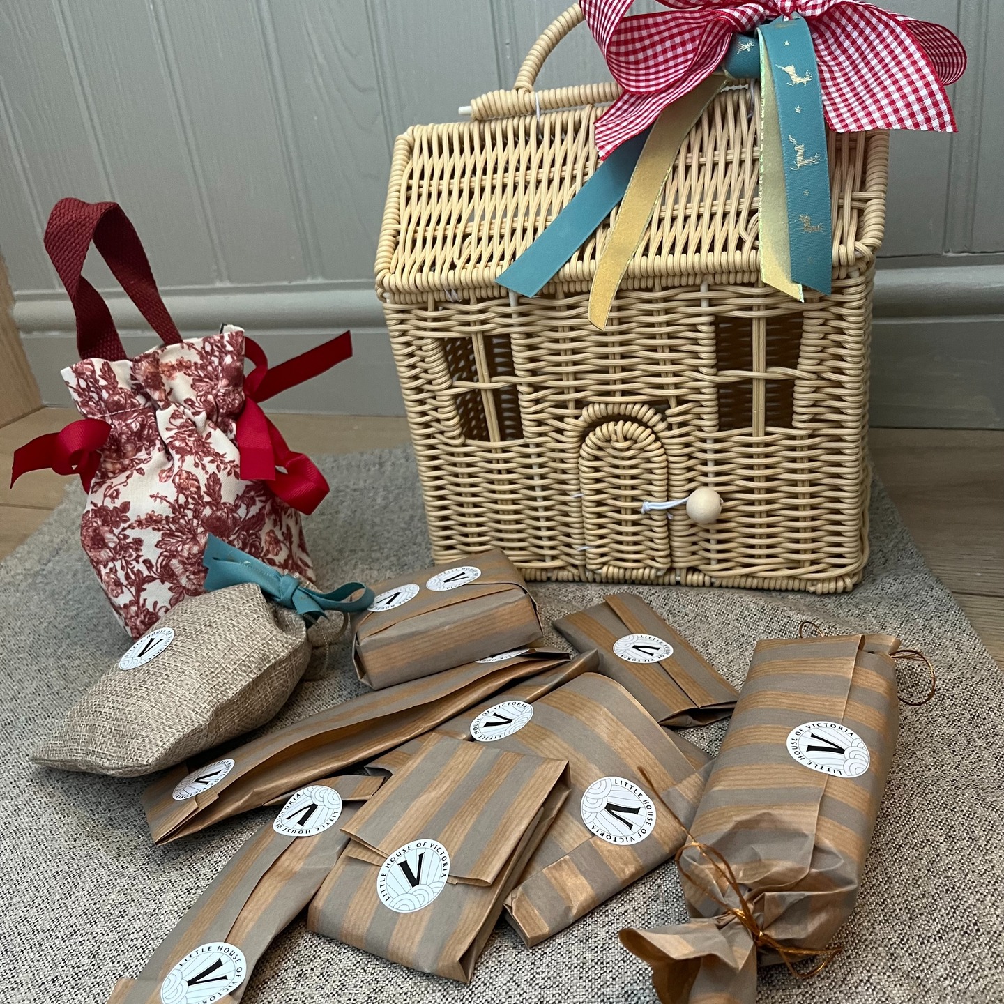 The advent houses are being packed, and will be sent out this week.
A slight hiccup is that my printer has decided that it is retiring with immediate effect. So, I have hurriedly ordered a new one, which I have to set up today.
The old printer is outside on the lawn contemplating its own actions ......
Oh what joy! The worst part about running a small business is managing the IT aspect.
Thank you for being so patient ❤️
#adventhouse #christmashouse #christmasgifts🎁 #christmasgiftidea #embroidery