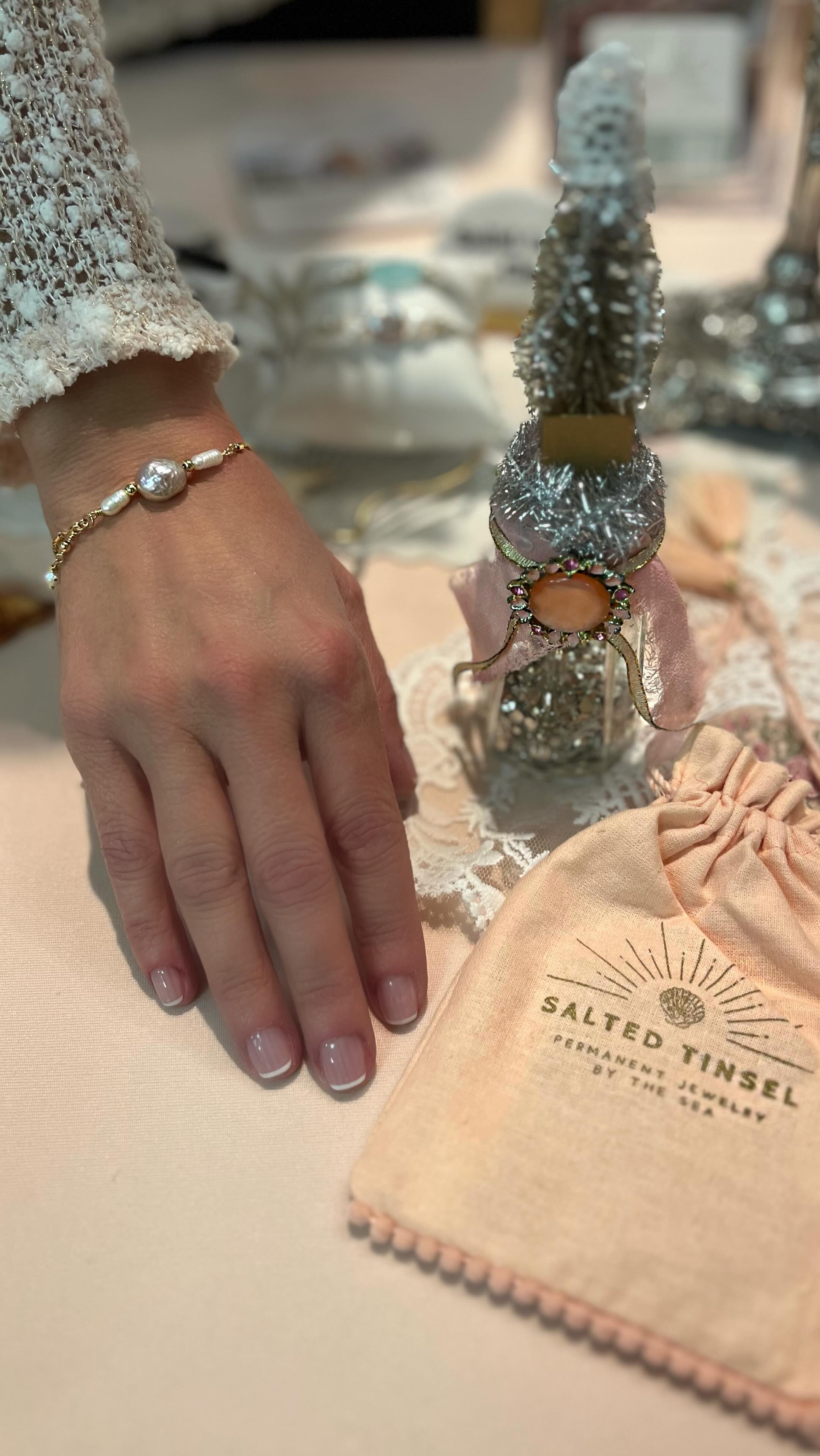 We love the HOLIDAY SPIRIT ✨
This time of year is the best for connecting with family, making memories and enjoying the holiday spirit! 🎁
Join us this weekend and check out all the perfect gifts for everyone on your list including yourself! Wink wink
Add some flare to this years holiday with permanent jewelry, handcrafted earrings, bangles, bracelets and more. One of our vintage trees can be the perfect decor for your home for the holidays! We also offer gift certificates and private parties in the comfort of your home. Check out more info in the link in our bio or where you can find us this weekend below.
✨-JUNIPER MARKET
@thejunipermarket
DEL MONTE
SHOPPING CENTER in Monterey
Saturday, DECEMBER 6th , 10AM-4PM
LOCAL VENDORS
FREE ENTRY - LOCAL ART JEWELRY- UNIQUE GIFTS
Sunday, December 7TH
11AM - 5PM
@white_rabbit_social_club @hallcrestvineyards
Hallcrest
VINEYARDS
379 FELTON EMPIRE ROAD
See you soon! 👏🏽🎄