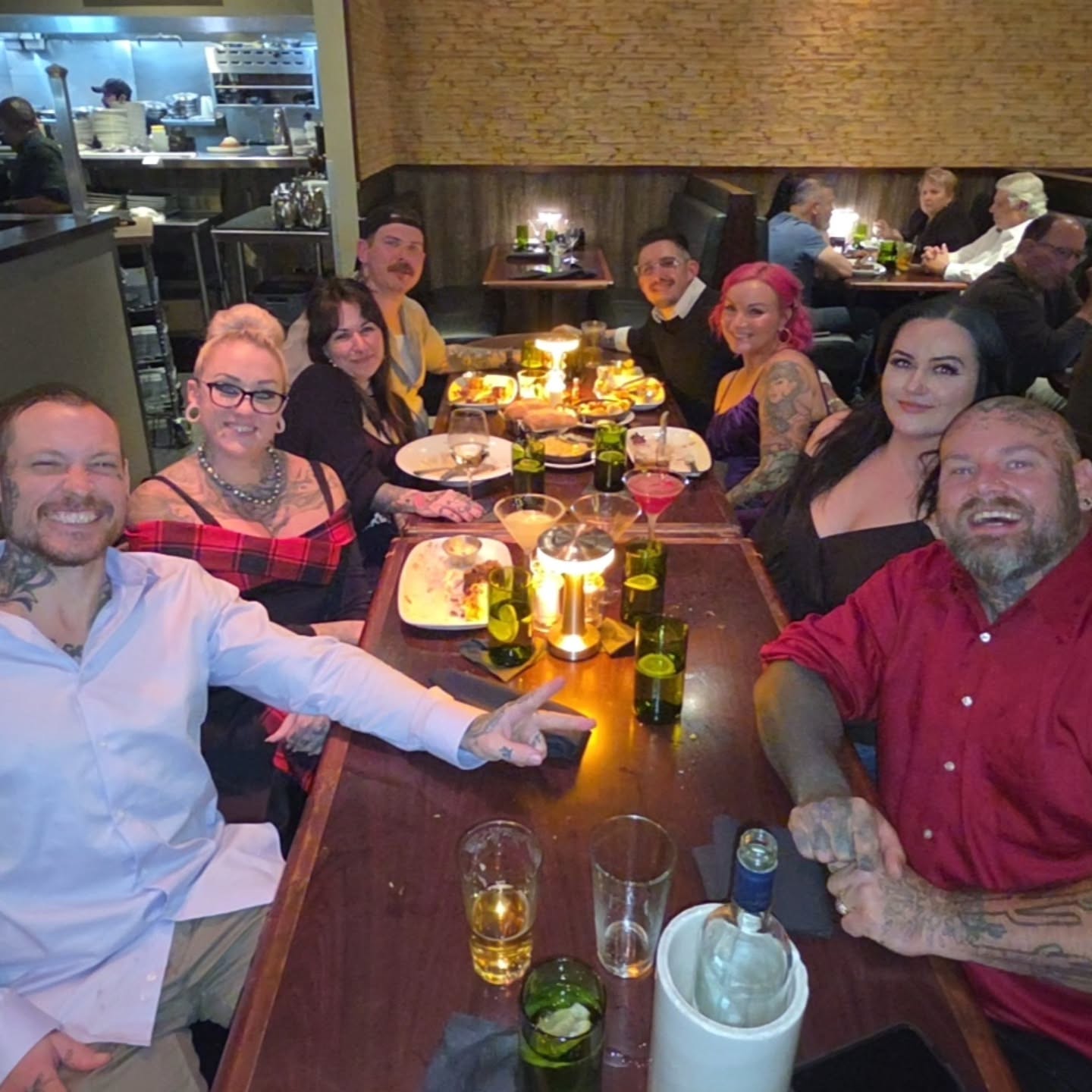 Holiday dinner for Articulate Gallery artists and their spouses! We love you guys thank you for being apart of the team! Also a big congrats to @briannanruiz_ for completing her apprenticeship!