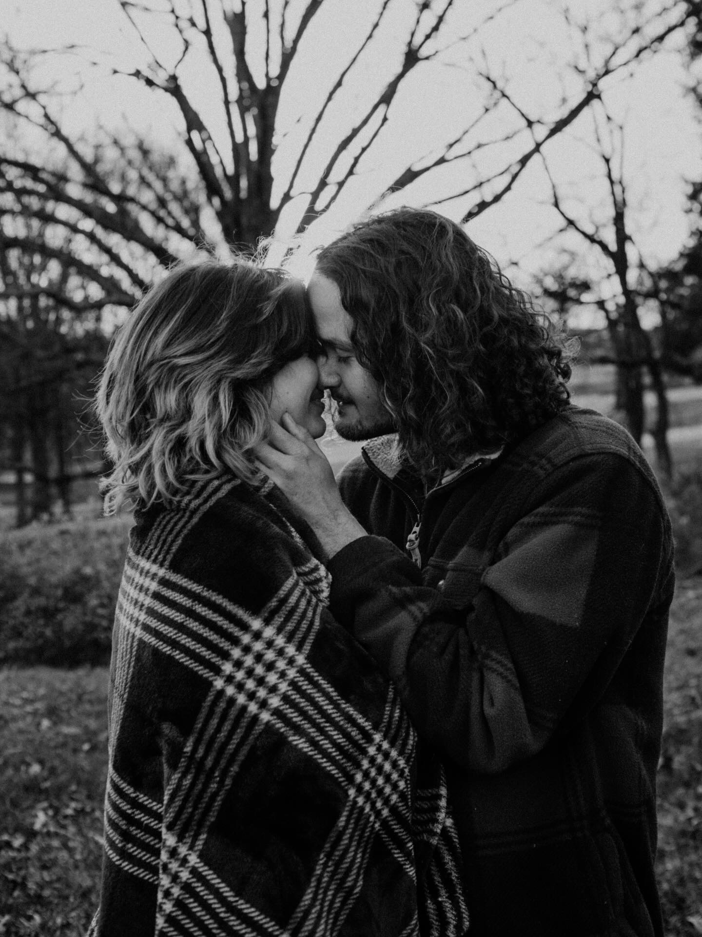 Capturing families is normally my fav, but I have really been loving photographing couples this season. Looking forward to more in 2026! ✨