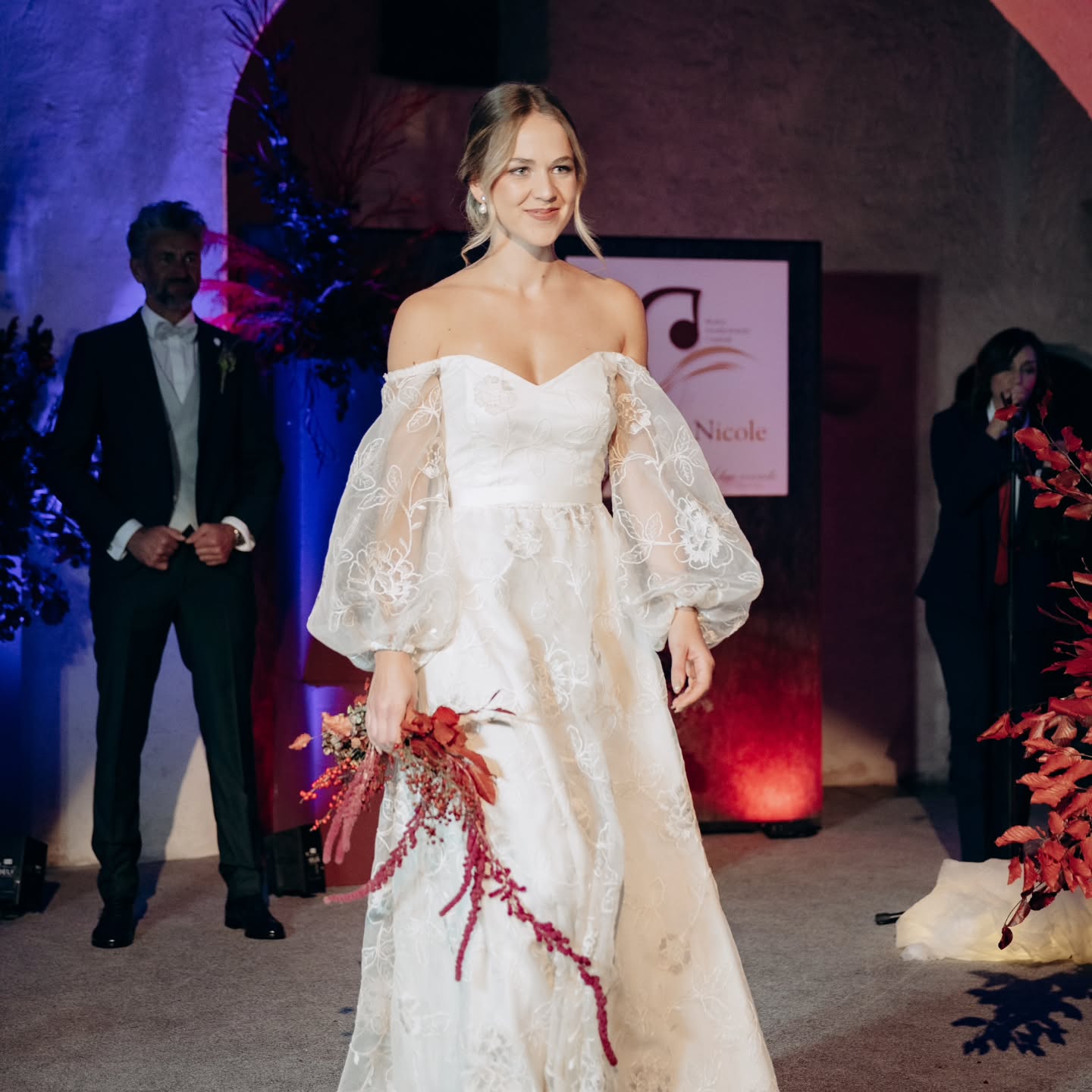 Verspieltes Bohokleid in Cremweis.
@ida.roncat
@stephanieveronesi.photography
@makebellastella
@salon.creativ.bz
@gemart_jewelry
@mg_decoration_by_maya_gruber
@marry_me_festival
@maretsch_mareccio