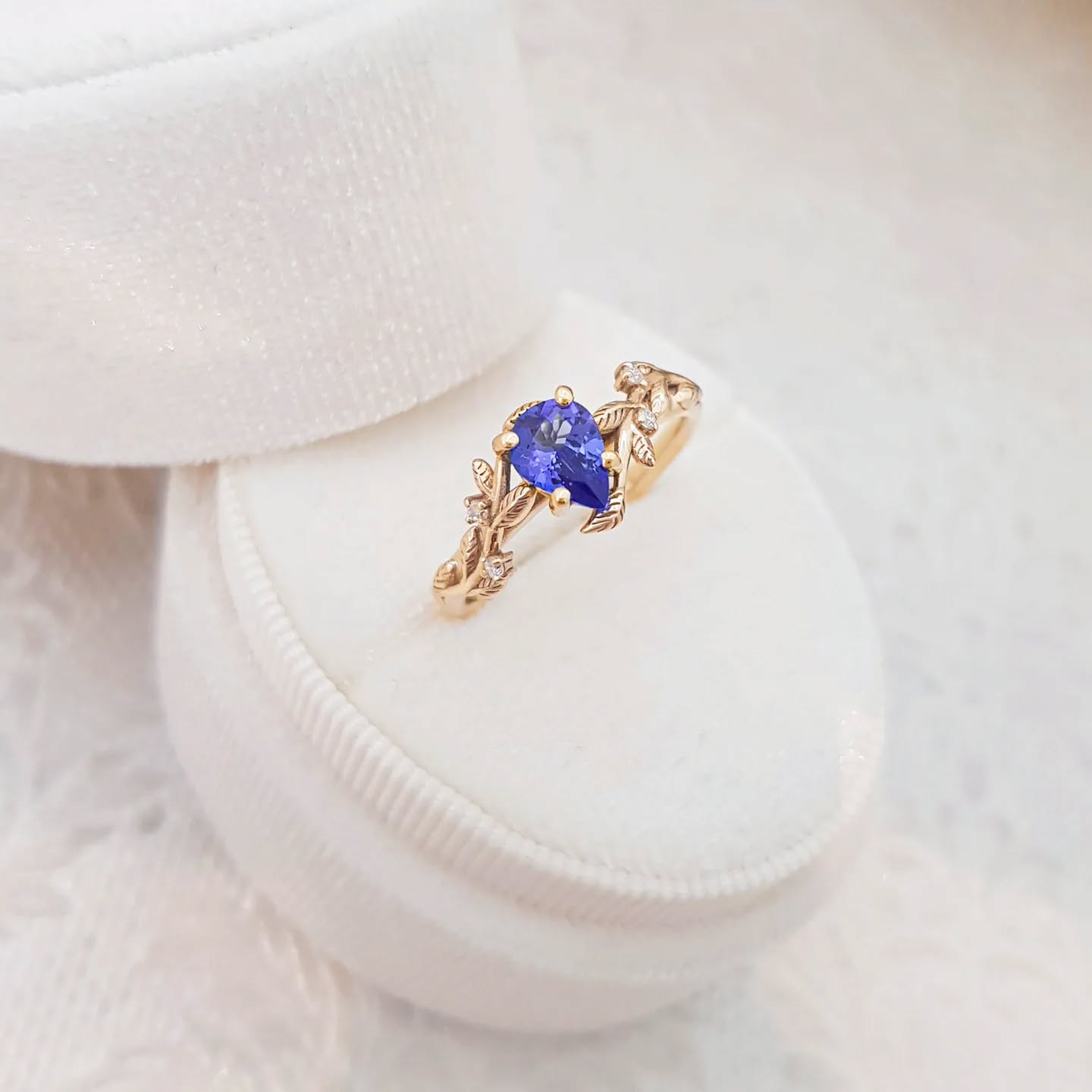 Hallo December - month of the ๐ป๐๐๐๐๐๐๐๐
info@dewetjewellers.com