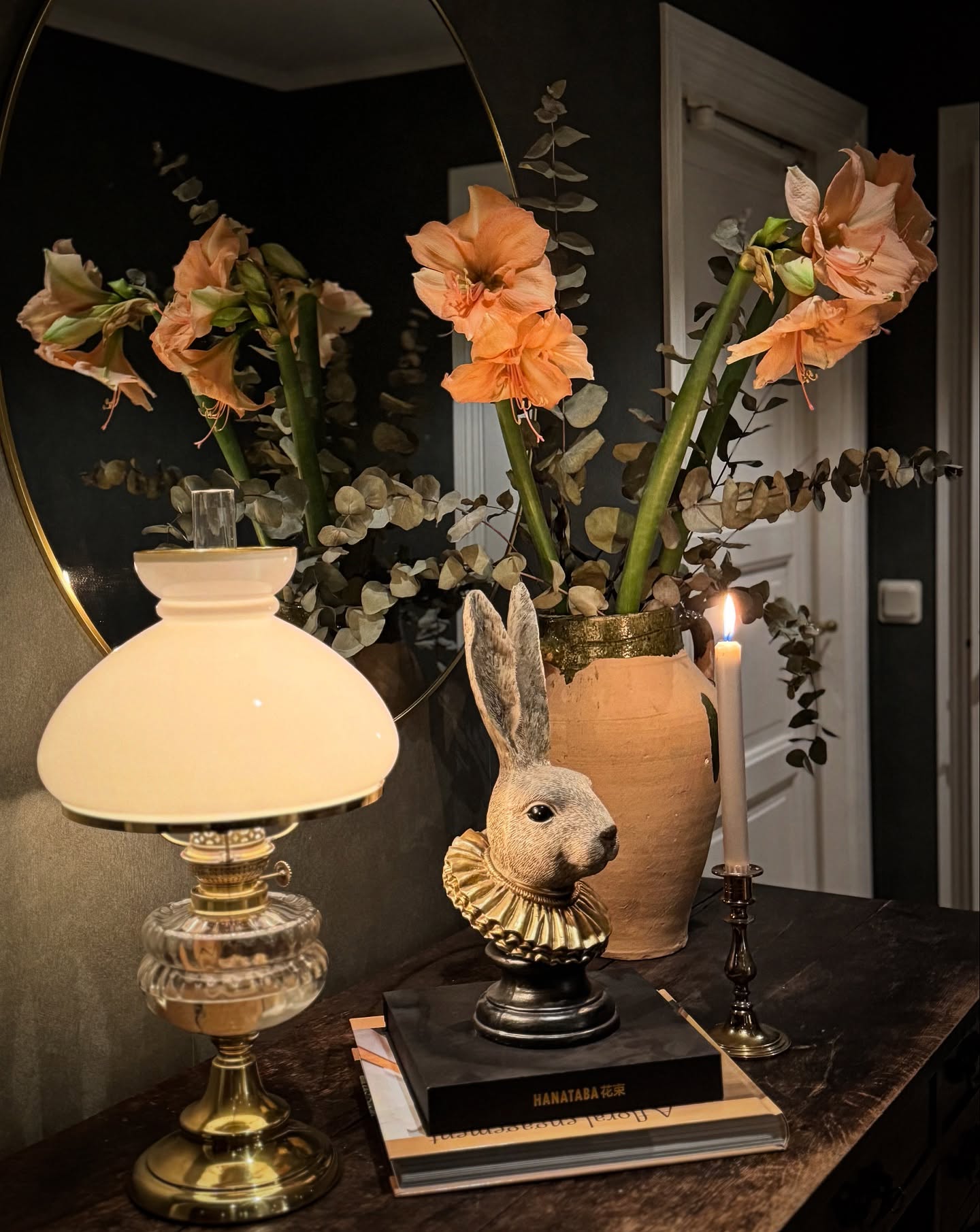 Då var november över och årets mysigaste tid börjar.
Inför helgen köpte jag finaste amaryllisen på @blomsterlandet_varberg. Men alltså kolla vilken kulör!🥹
Hade så svårt att välja mellan alla kulörer, men så nöjd jag blev och de röda fick vänta..
Hoppas ni har en mysig 1:advent ✨
#amaryllisflower #amaryllis #advent #dekoration #julenärsnarthär #veckansvackraste