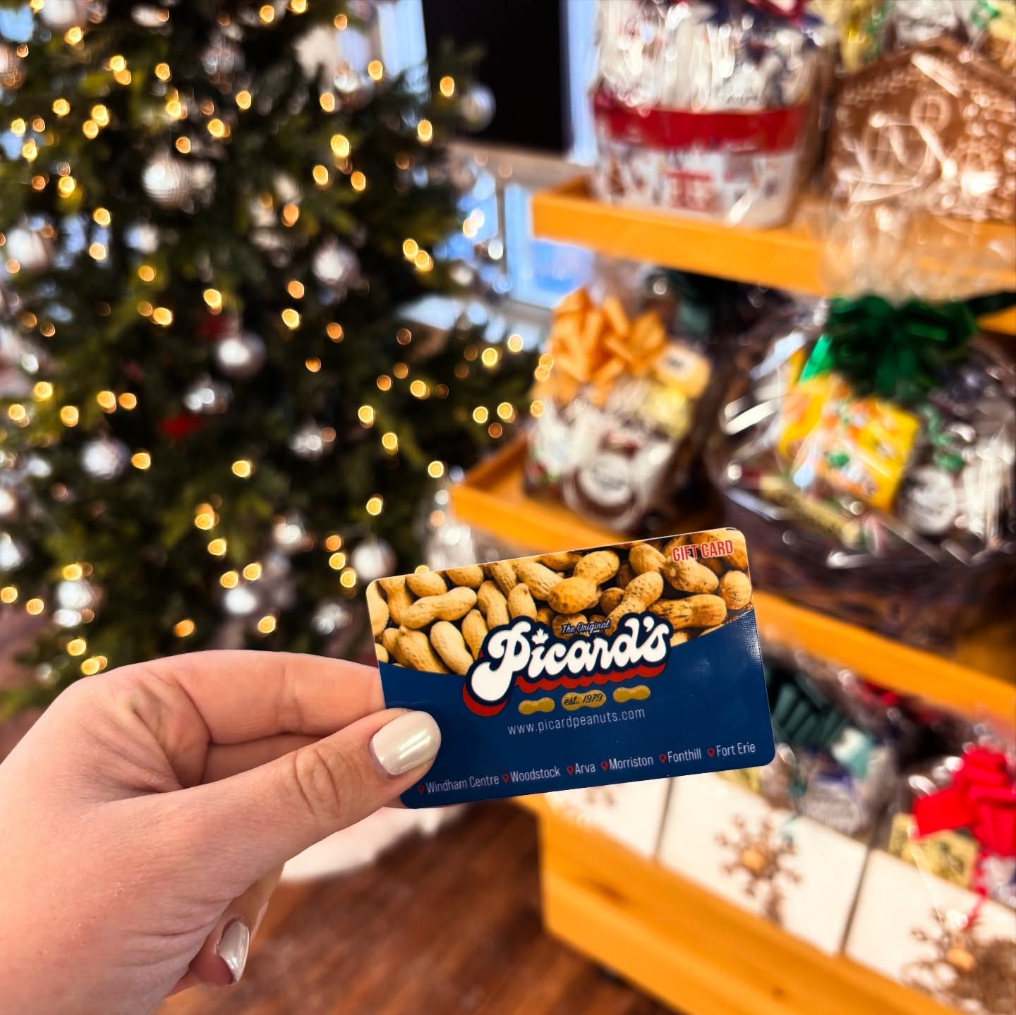 ✨ THE 12 DAYS OF GIVEAWAYS… Day 9️⃣ ✨
Calling all snack lovers! 📣
We’re giving away a $50 gift card to Picard’s, your go-to place for all things nuts. Jason Mayo officially got us hooked after bringing a spread of his Norfolk County favourites to enjoy on The Just Drew podcast. What he proudly called “The OG” (onion & garlic) quickly became one of our favourite things to bring to parties and enjoy over a beer.
From the infamous chip nuts to seasoned nuts, snack mixes, chocolates, candies, and all kinds of salty-sweet goodness, Picard’s knows how to do snacks right.
To win, you must:
❤️ Like this post.
👇🏼 Tag the friend who always has the munchies. Or the one who always has the best snack spreads. Each comment counts as an entry!
🤍 Make sure you are following @thefolkca and @picardsoriginal.
Winner announced on our next giveaway post 👀
👩🏼🍳 Congratulations to @sarah_logan16… There are some delicious and beautiful custom cookies from @thevittoriabakehouse in your near future. DM us to claim your prize! 🍪