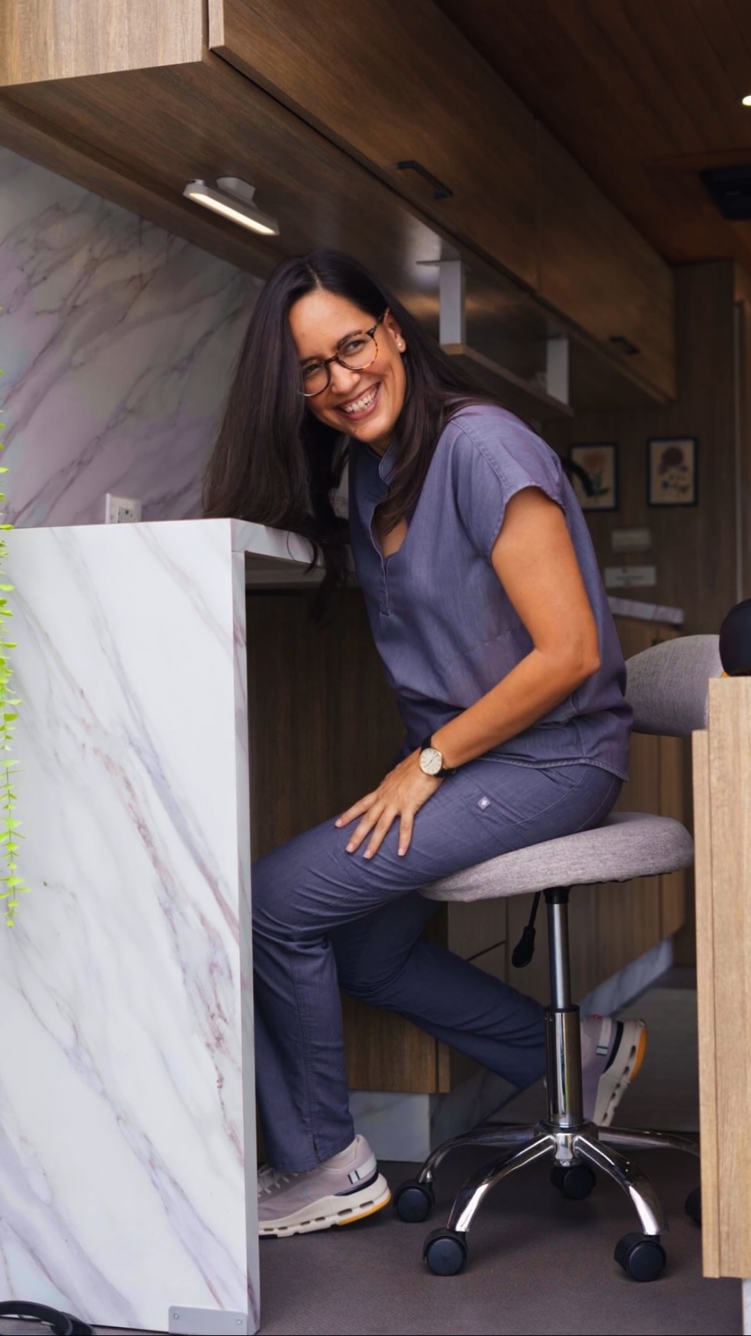 Tu cuerpo sabe cuándo un espacio es seguro para sanar 🚐🪻
A veces la sanación necesita más que una cita médica... necesita un lugar donde te sientas escuchada, cuidada y con tranquilidad.
Esto es lo que creamos para ti en cada sesión.