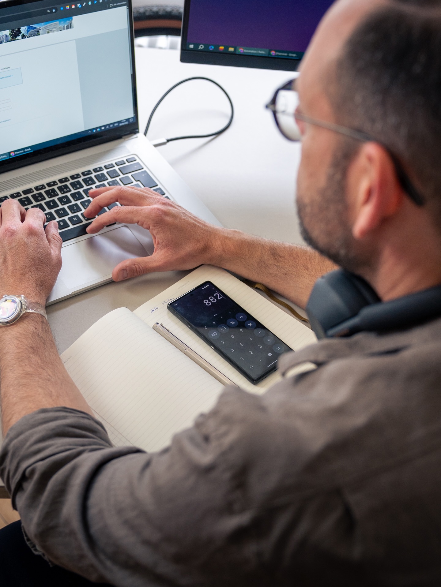 The final push before the holidays. đť Iâm busy crunching the last numbers of the year so my clients can enjoy a relaxing festive season. Are you clearing off your desk this week too? Let me know in the comments! đ
Der letzte Endspurt vor den Feiertagen. đť Ich bin damit beschäftigt, die letzten Zahlen des Jahres zu prĂźfen, damit meine Kunden eine entspannte Festzeit geniessen kĂśnnen. Räumst du diese Woche auch noch deinen Schreibtisch leer? Schreib es in die Kommentare! đ
#TaxTimeWithMartin #OfficeLife #TaxSeason #Focus #WorkMode #Accounting #Steuerberater #Arbeitsmodus #BĂźroalltag #Steuersaison #Buchhaltung #Jahresabschluss #ZĂźrich