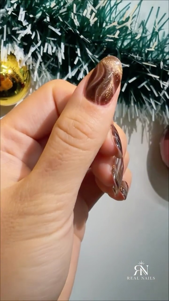 WOW-Effekt garantiert! 😻✨
Cat Eye Nails sind zurück
#realnailszurich #nailszurich #nailart#beautyzurich #christmasnails #gelnails #zürichcity #sihlcity #stauffacher #NailTrend2025
📞 044 22 193 24
📍 REAL NAILS & BEAUTY
Sihlstrasse 97, 8001 Zürich