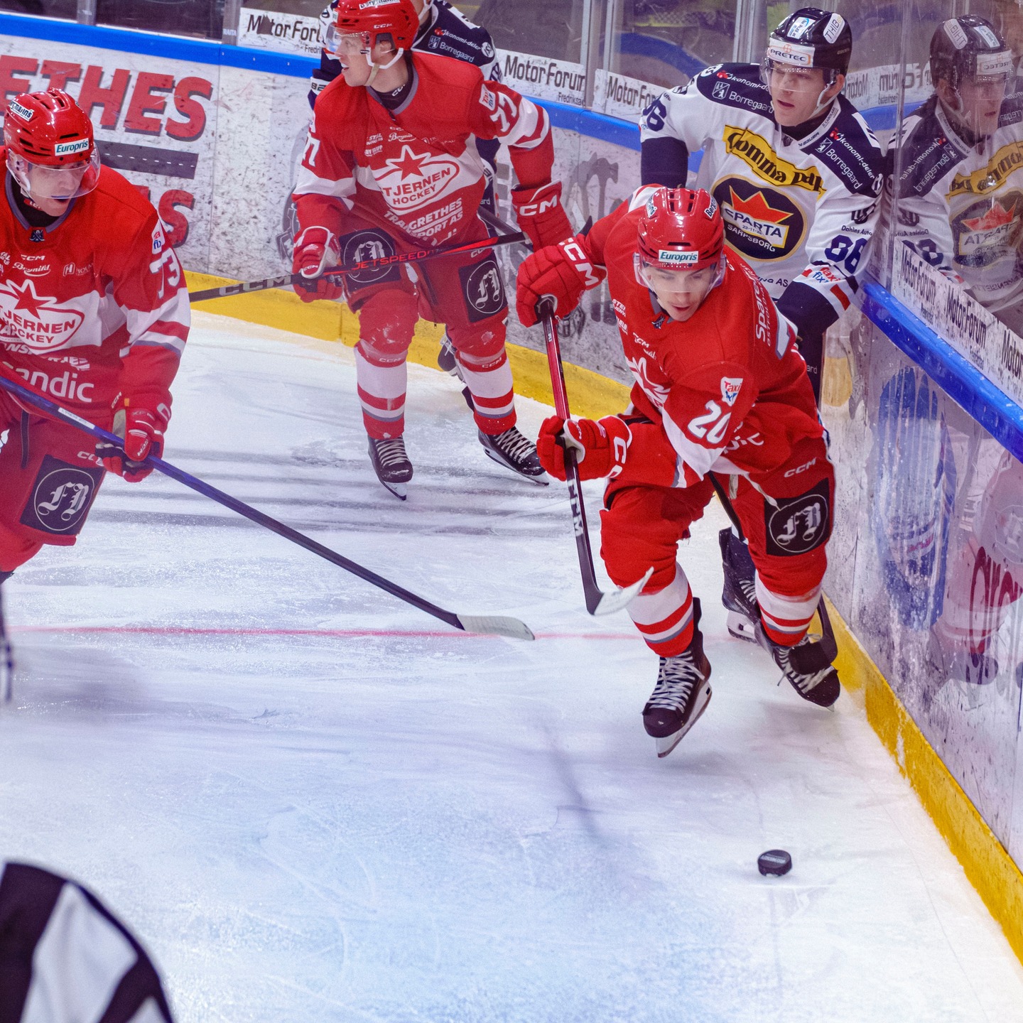 @stjernenelite vinner 2-0 over @spartasarpsborg i kveldens EHL-kamp
#2hockey #hockey4you #norskishockey #norskhockey #ehl