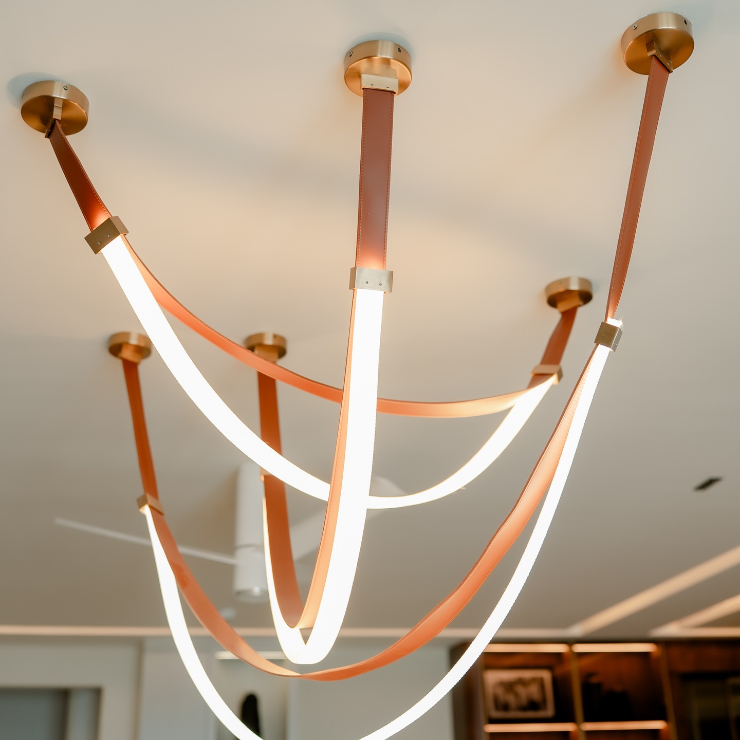 Warm curves. Soft glow. Statement lighting that transforms the space ✨
Where design meets ambiance, every detail shines.
#LightingDesign #DesignerLights #ModernInteriors #LuxuryInteriors #CeilingLights #StatementLighting #InteriorDetails #HomeLighting #AmbientLighting #ContemporaryDesign #InteriorInspiration #LuxuryLiving #DesignAesthetics #almainteriors