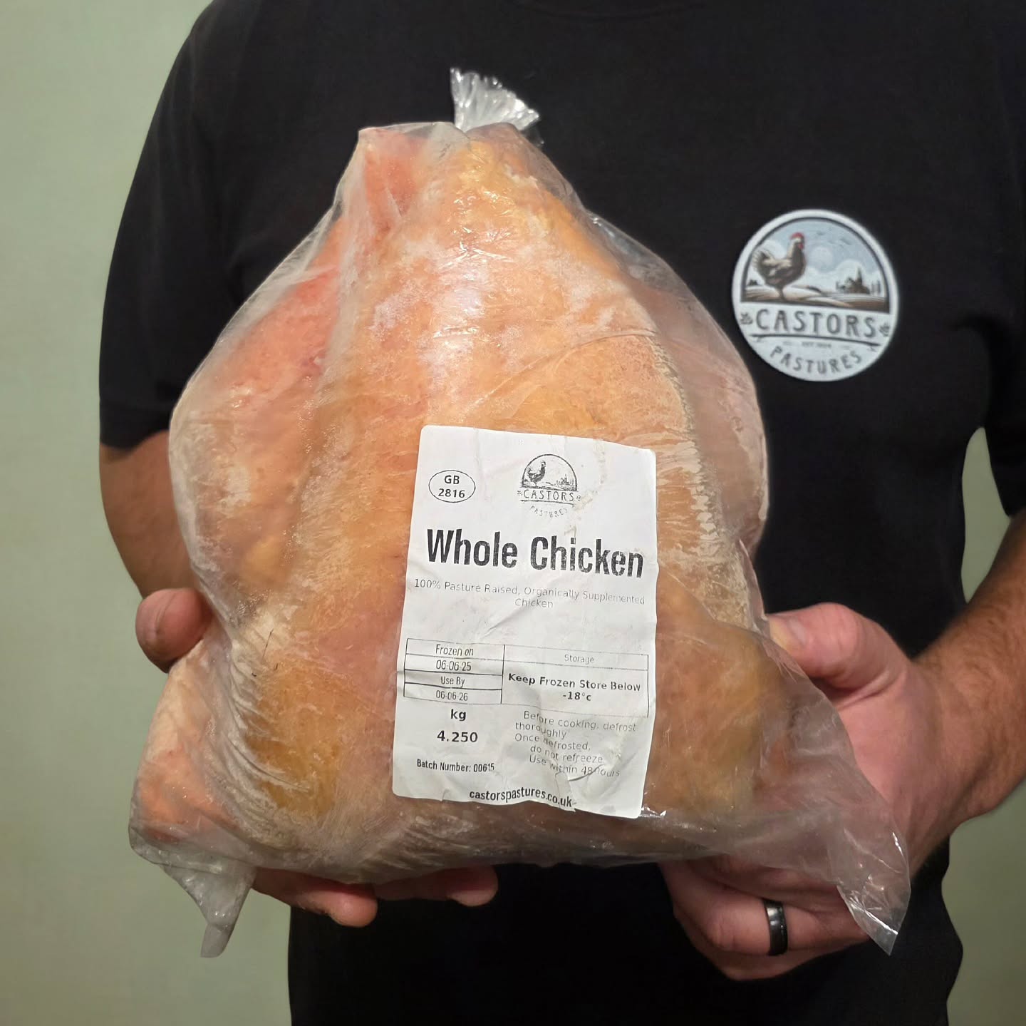 What happens when you give a chicken a better life? ๐ฟ
At Castors Pastures, we give a breed of chicken that would normally endure the harshest conditions, a better, more ethical life ๐ฟ
Giving our birds a longer more wholesome life than most supermarket chickens means they grow to be big birds ๐
This particular bird was the largest of our season.
It lived 95 days and reached an eviscerated weight of 4.2kg!
Today, it went to a wonderfully supportive customer, where it will take centre stage as the Christmas bird at their table ๐
For us, there is immense pride in knowing that from its very first day with us to its grand finale, this bird has been fully respected and appreciated.
Would you choose patience and care over speed and scale?
#pastureraised #pastureraisedchicken #organicfooduk #roastchickenrecipe #OrganicChicken