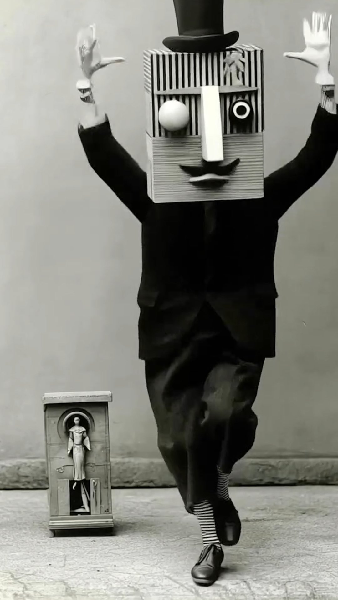 The beautifully bazaar work of @davidszauder is the visual I didn’t know I wanted to see when I close my eyes on stage. 😎🌀🦋
Link in bio / tour / stream “El Chambre”
Dec 4 @deepellumartco - Dallas, TX
Dec 5 @saharaloungeatx - Austin, TX
Dec 6 @duettstx - Martindale, TX
Dec 7 @danelectros - Houston, TX
Dec 13 @tipitinas - New Orleans
March 22 @okeechobeefest FL