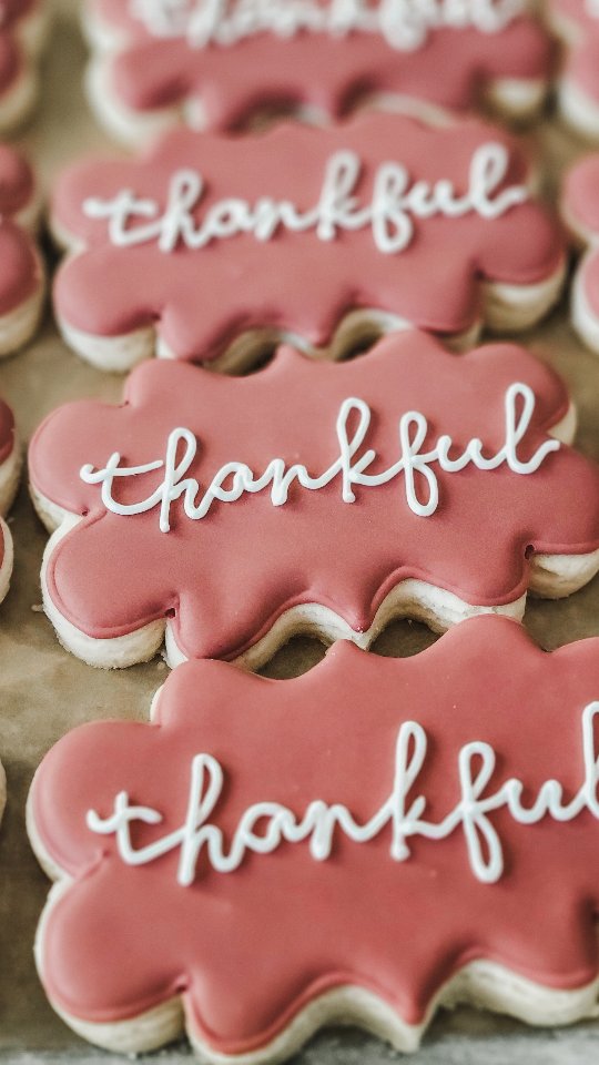 My @walmart curbside associate says "you must love to bake" He got that right. I am feeling so grateful to all the clients that let me help them make their client relationships, teacher treats, Friendsgivings, and Thanksgivings that much sweeter this year. Wait until Walmart gets my order for Christmas 😍🤪.
.
#cookies#decoratedcookies #thanksgivingcookies #thanksgivingdessert #pinellascounty