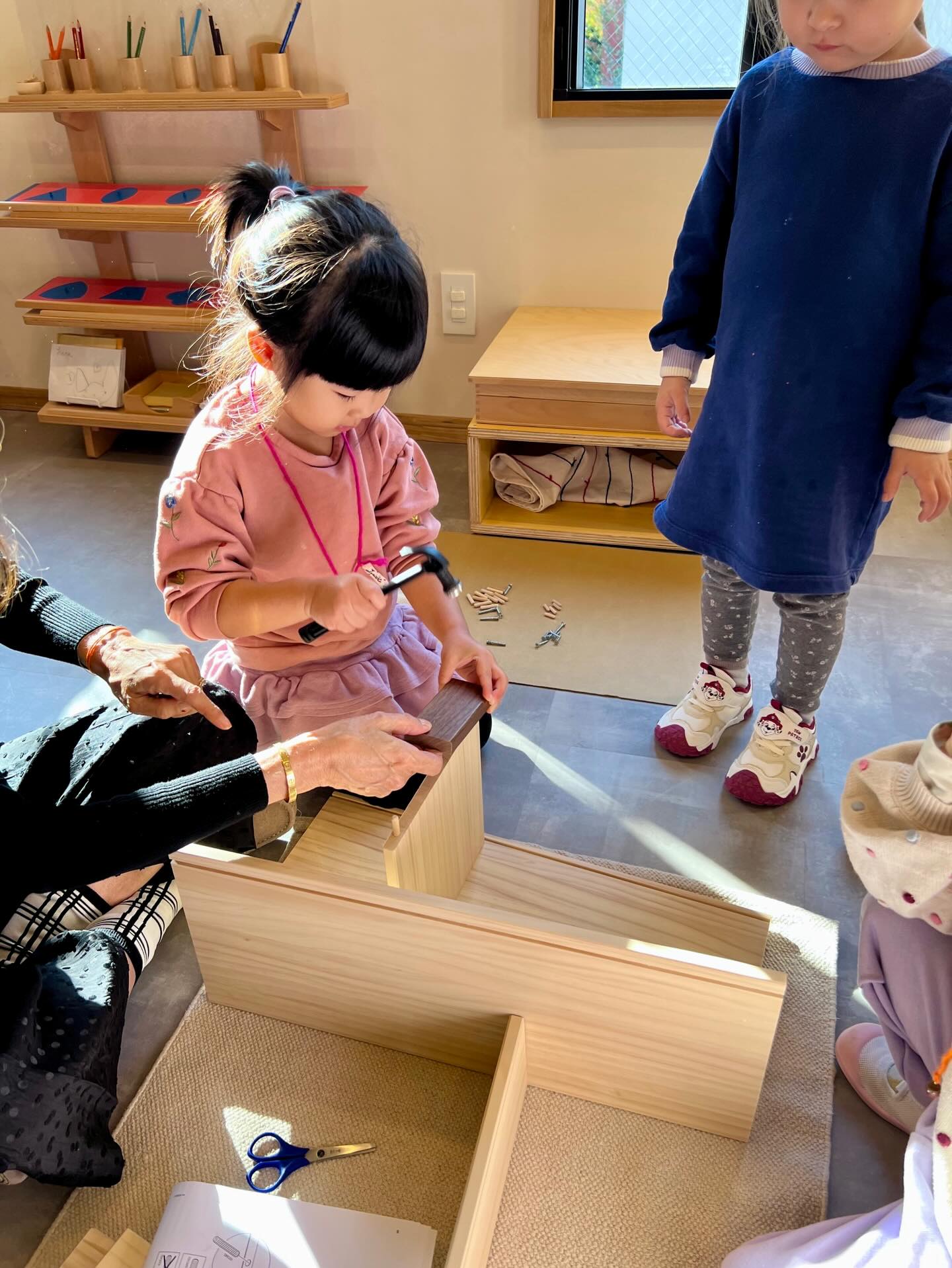 November was full of calm moments, focused work, and gentle growth 🌿 From Practical Life to Sensorial discoveries, the children showed such joy in learning. Here’s a look back at some of our favourite moments.
Tell us your favourite Montessori moment from November - at home or at school.
