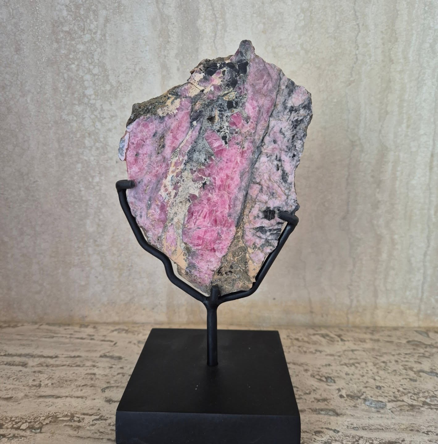 ✨️Una pieza que invita a abrir el corazón…
La RODOCROSITA te acompaña a sanar, sentir y recibir amor bonito. 💗✨